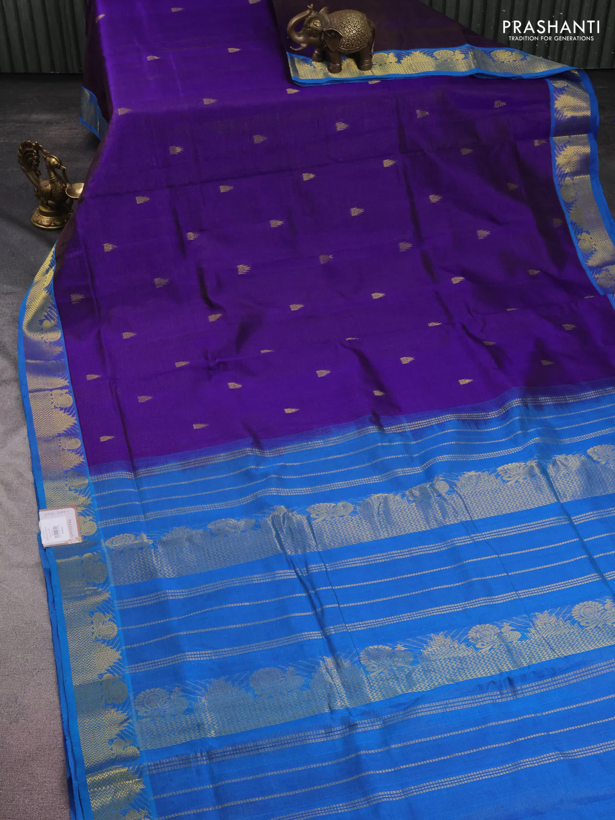 10 yards silk cotton saree blue and cs blue with allover vairaosi pattern & zari buttas and zari woven border - Image 2