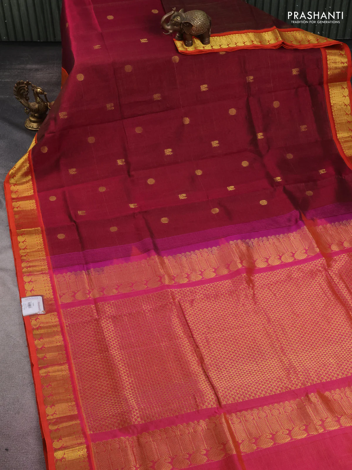 10 yards silk cotton saree maroon and dual shade of pinkish orange with allover vairaosi pattern & zari buttas and zari woven border - Image 2