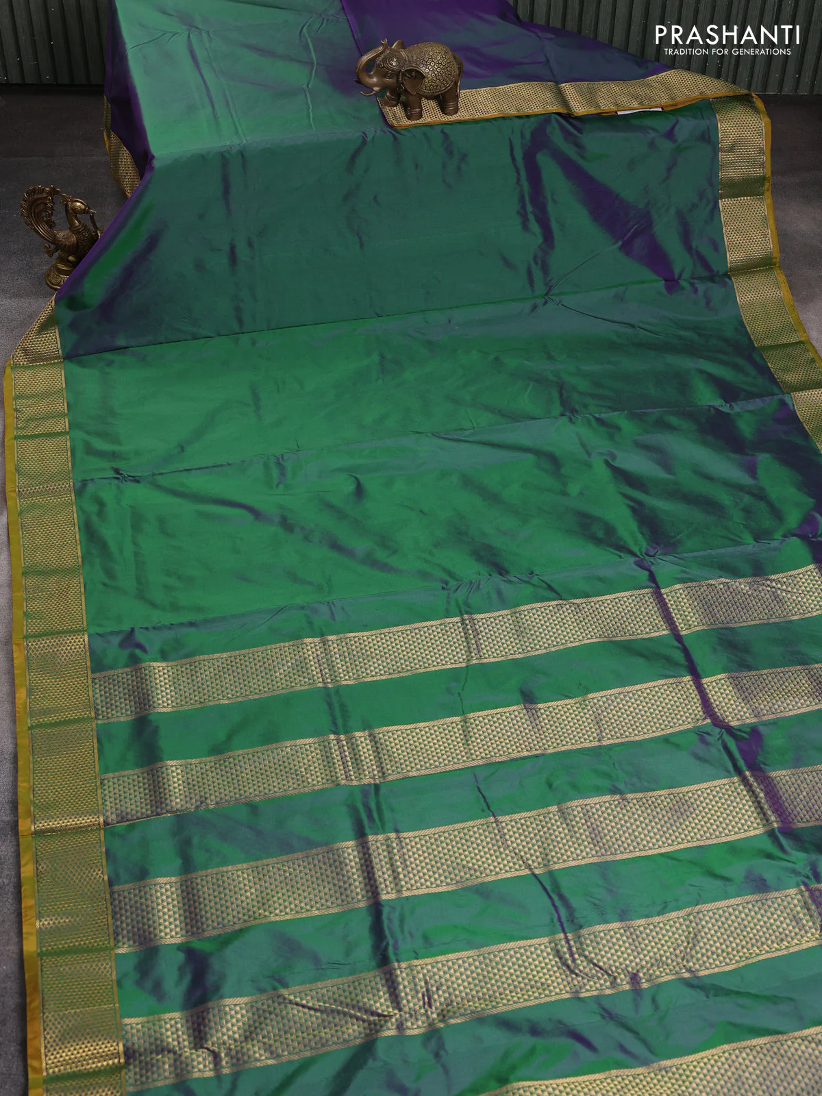 10 Yards kanchipuram silk saree dual shade of greenish violet and dark mustard with plain body and zari woven border - Image 2
