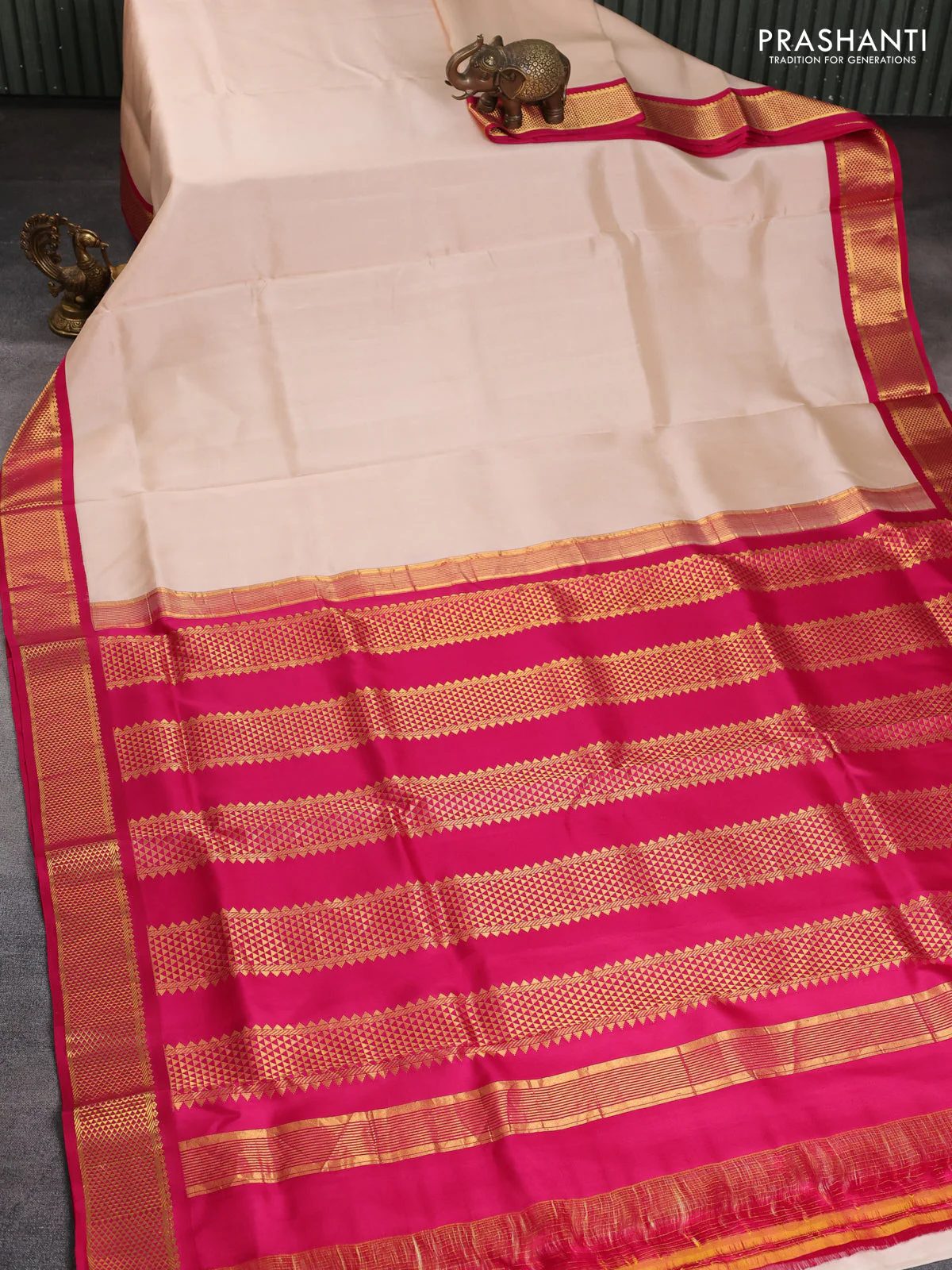 10 Yards pure kanchipuram silk saree cream and pink with plain body and zari woven korvai border - Image 2