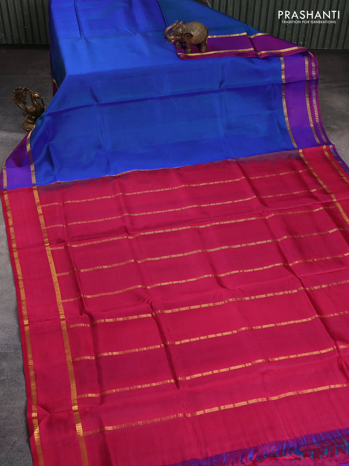 10 Yards pure kanchipuram silk saree dual shade of blue and pink with plain body and rettapet zari woven border - Image 2