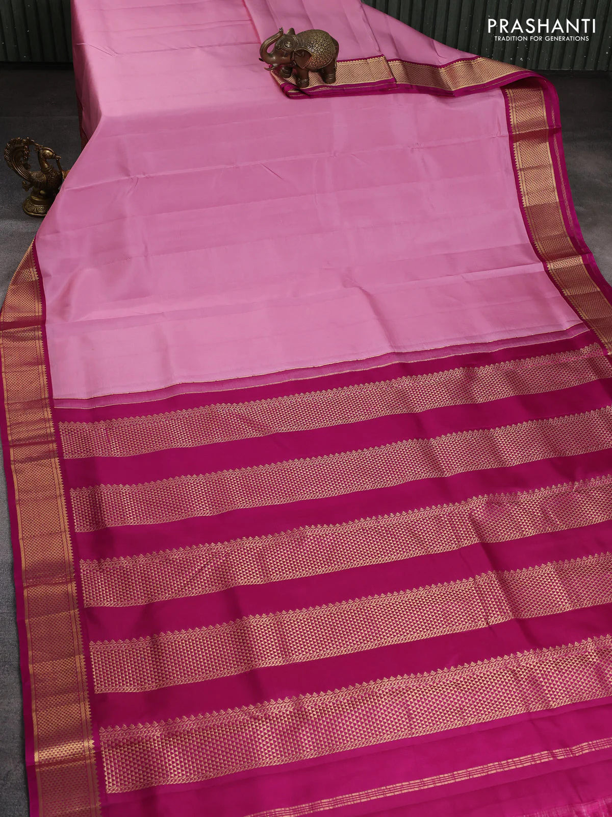 10 Yards pure kanchipuram silk saree light pink and magenta pink with plain body and zari woven korvai border - Image 2