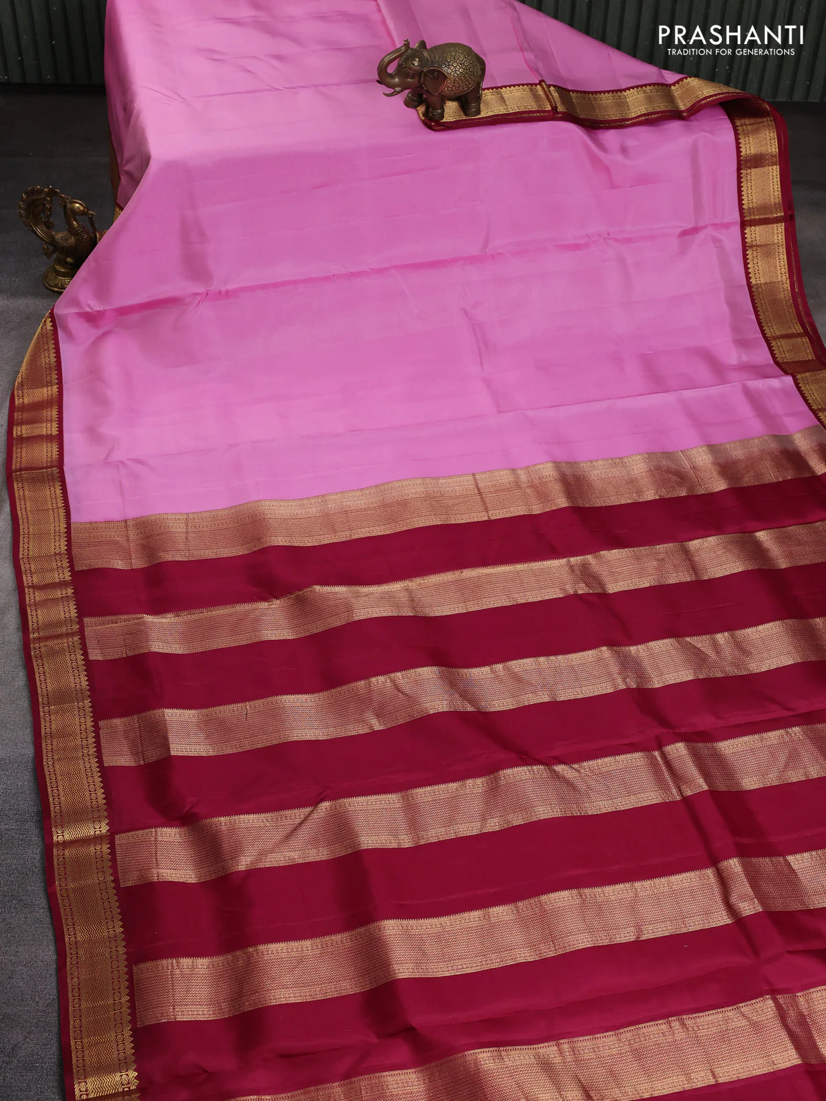 10 Yards pure kanchipuram silk saree light pink and maroon with plain body and zari woven korvai border - Image 2