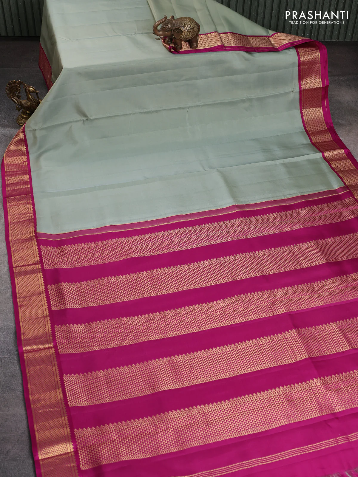 10 Yards pure kanchipuram silk saree pastel green and magenta pink with plain body and zari woven korvai border - Image 2