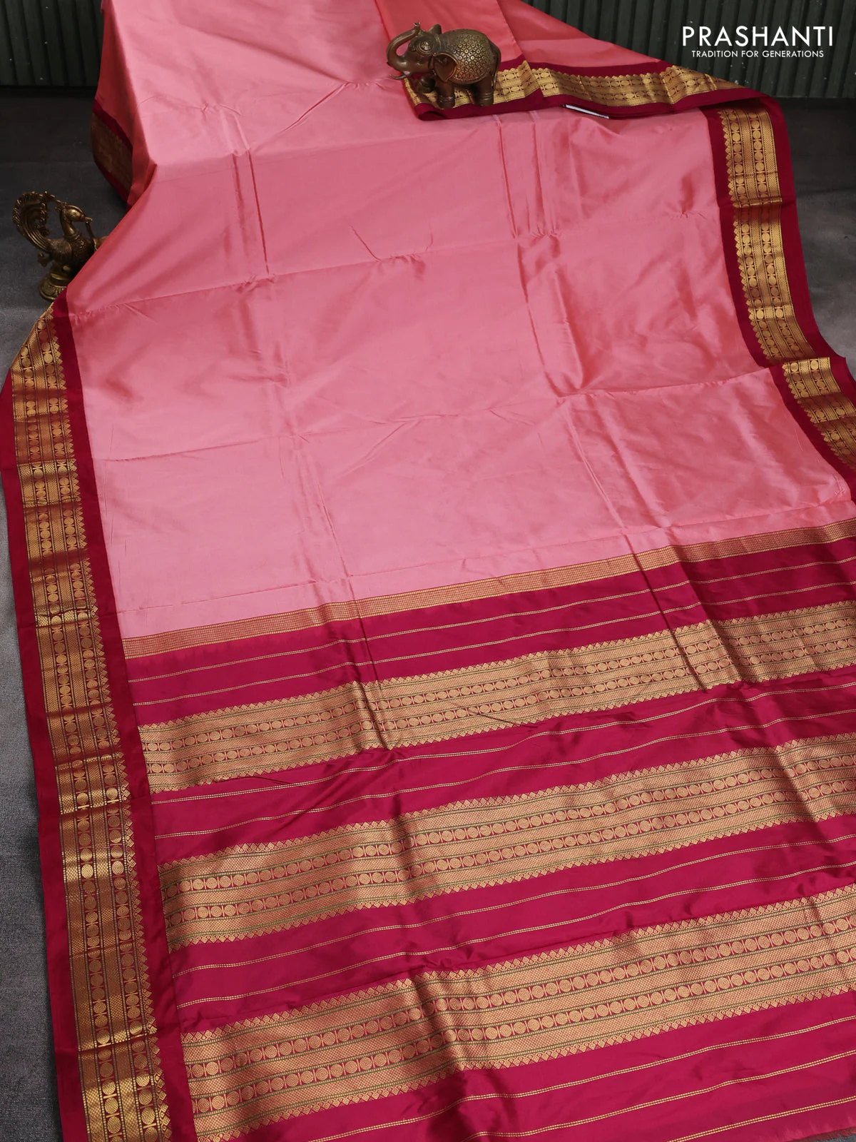 10 Yards pure kanchipuram silk saree peach pink and maroon with plain body and zari woven korvai border - Image 2
