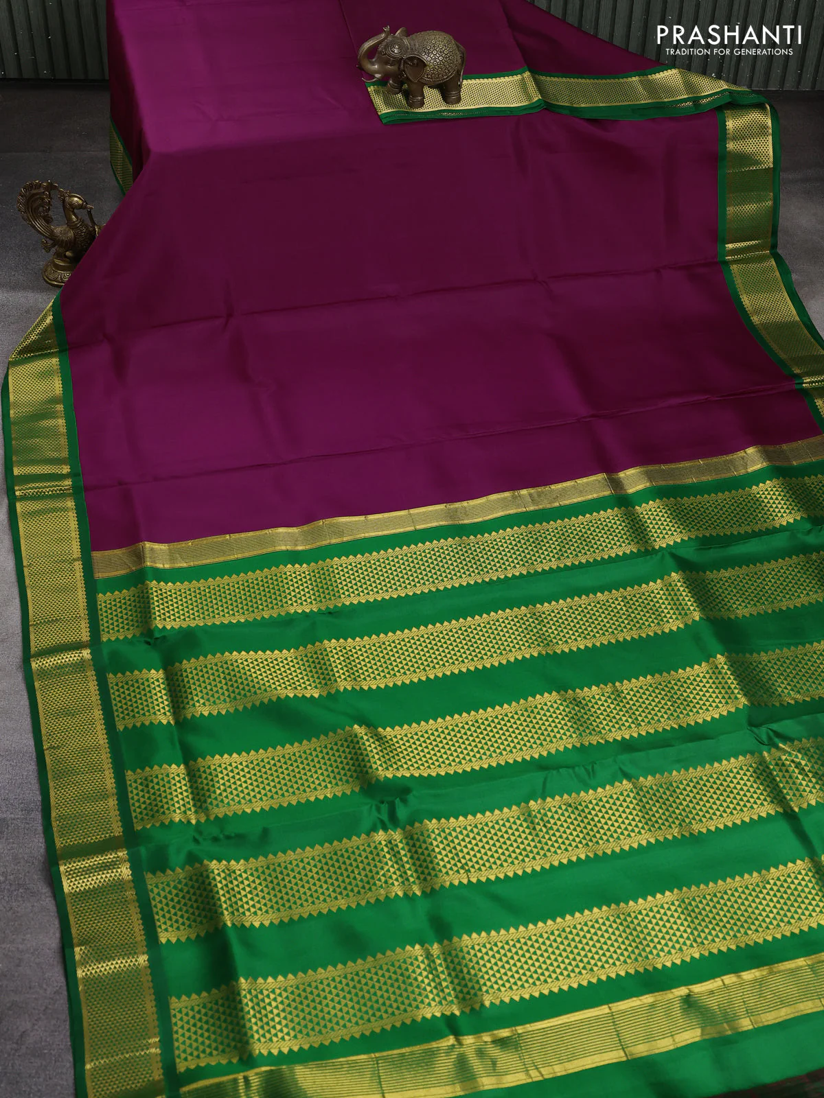 10 Yards pure kanchipuram silk saree purple and green with plain body and zari woven korvai border - Image 2
