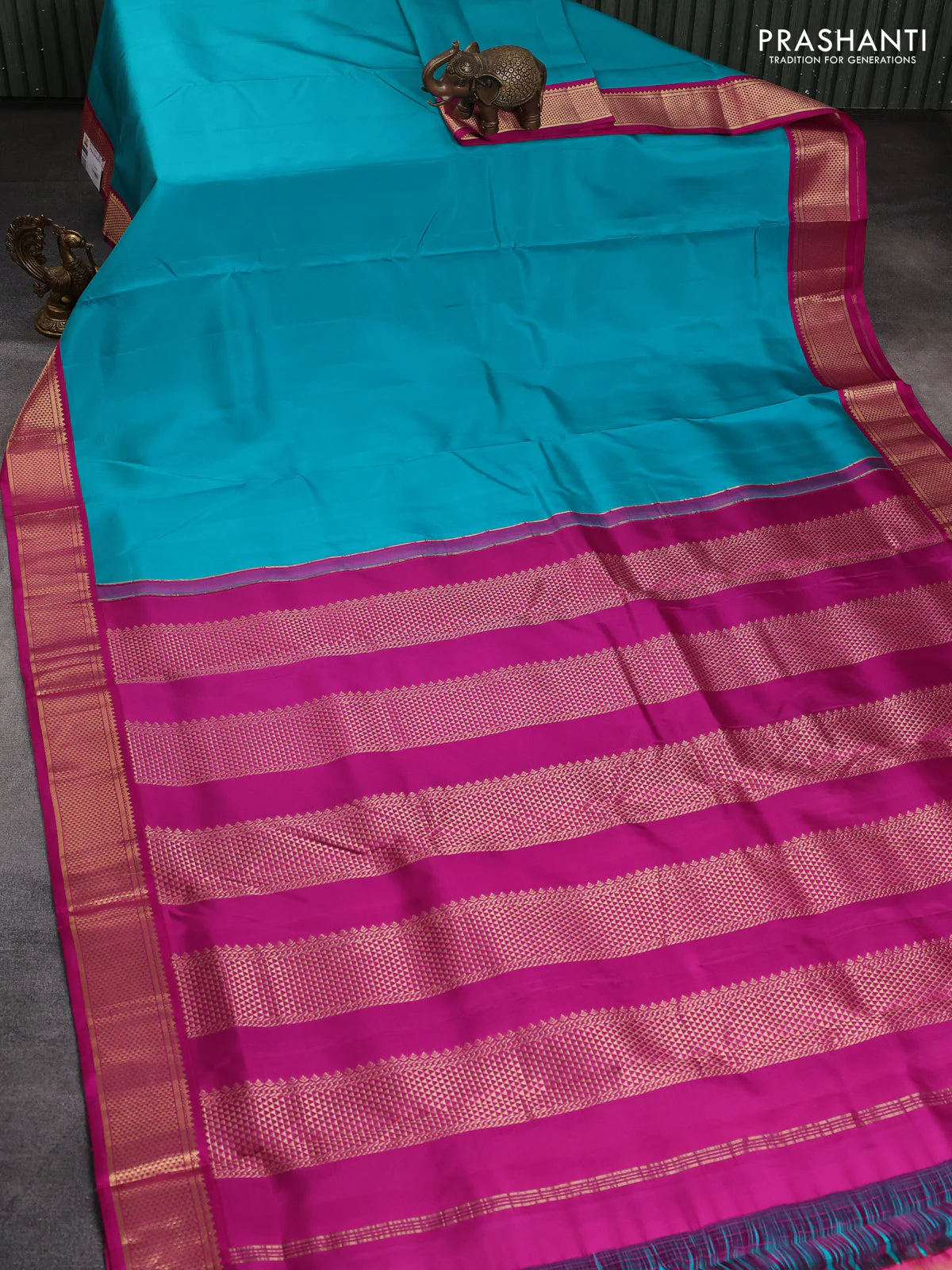 10 Yards pure kanchipuram silk saree teal blue and magenta pink with plain body and zari woven korvai border - Image 2