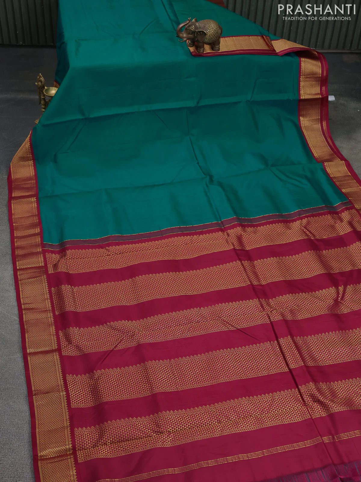 10 Yards pure kanchipuram silk saree teal green and maroon with plain body and zari woven korvai border - Image 2