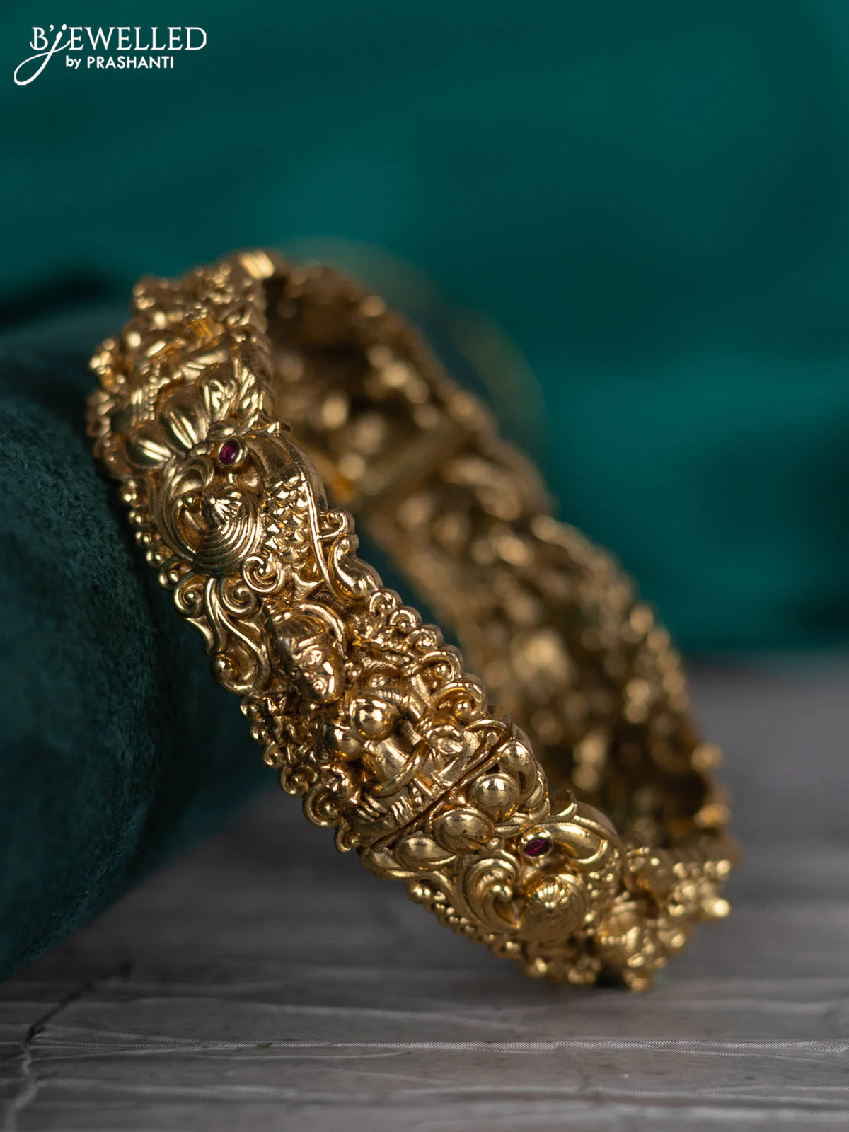 Antique bangle lakshmi design with kemp stones