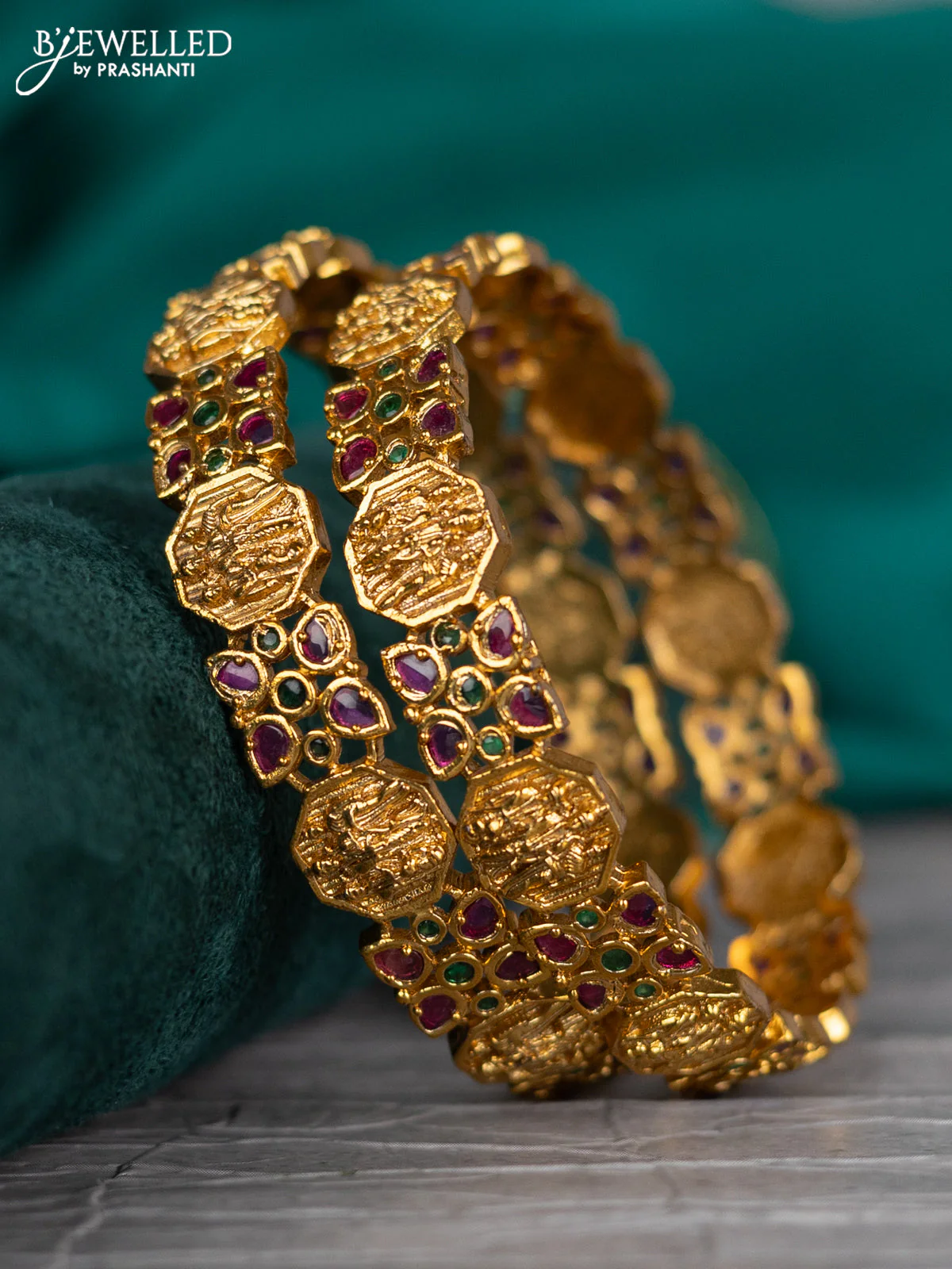 Antique bangle ramdarbar design with kemp stones