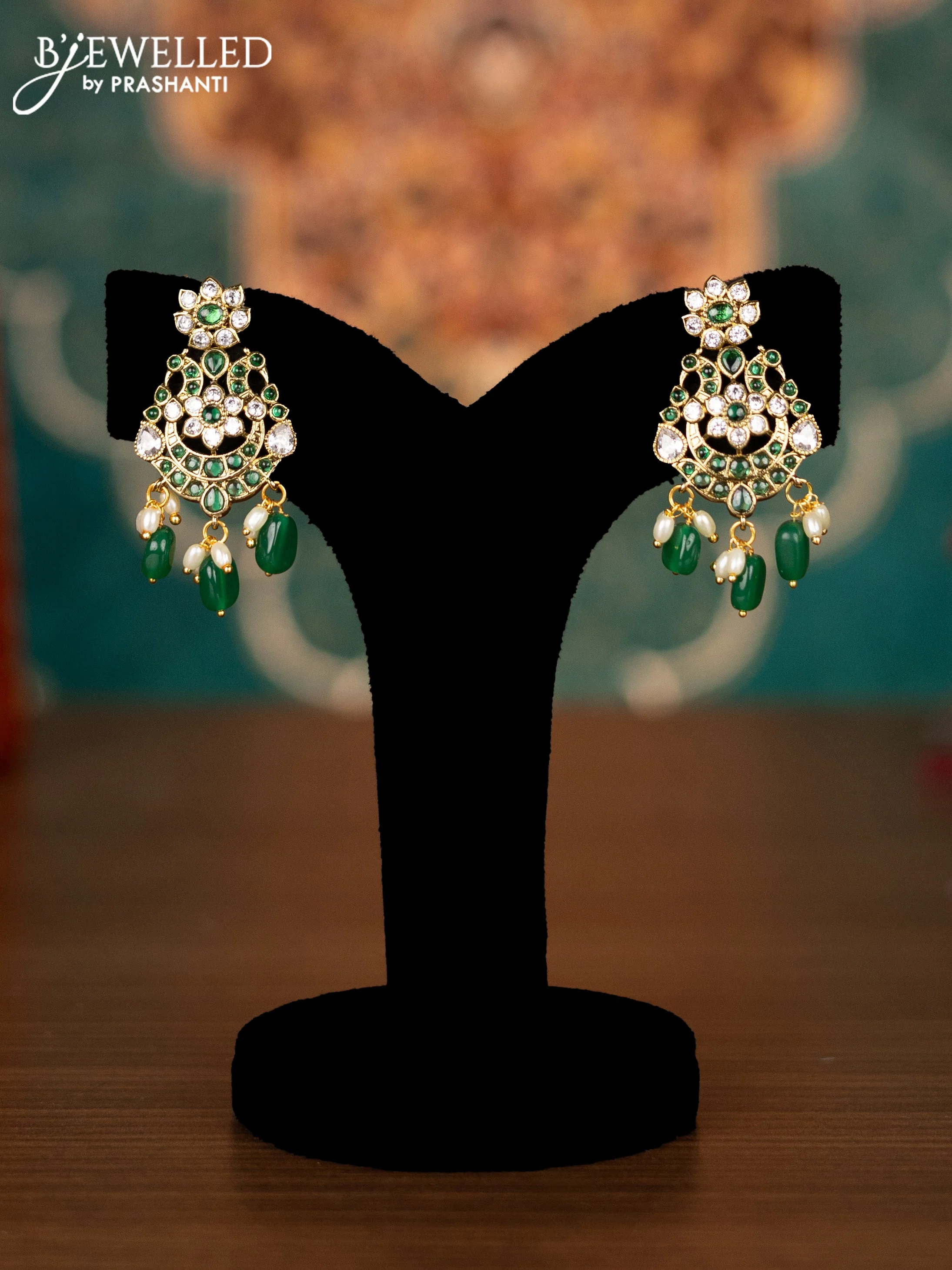 Antique guttapusalu necklace with emerald & kundan stones and pearl & green beads hangings - Image 2