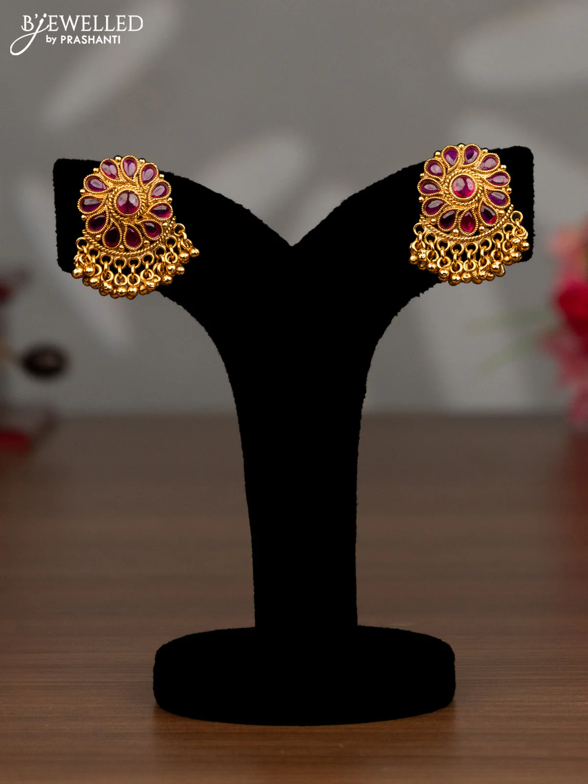 Antique haram manga pattern with pink kemp stones and golden beads hangings - Image 2