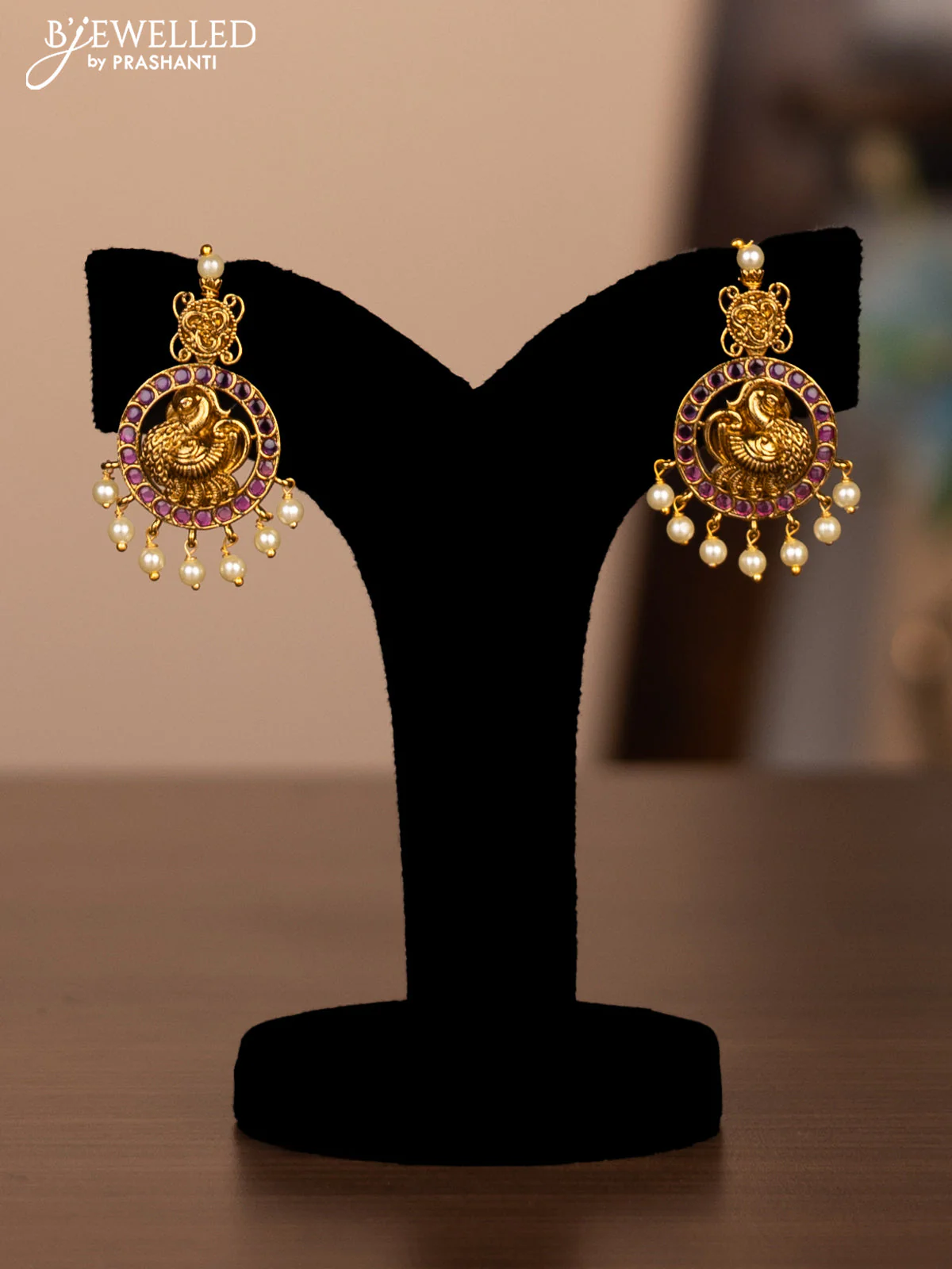 Antique Haram with bottumala and annapakshi design with kemp and pearl hangings - Image 2