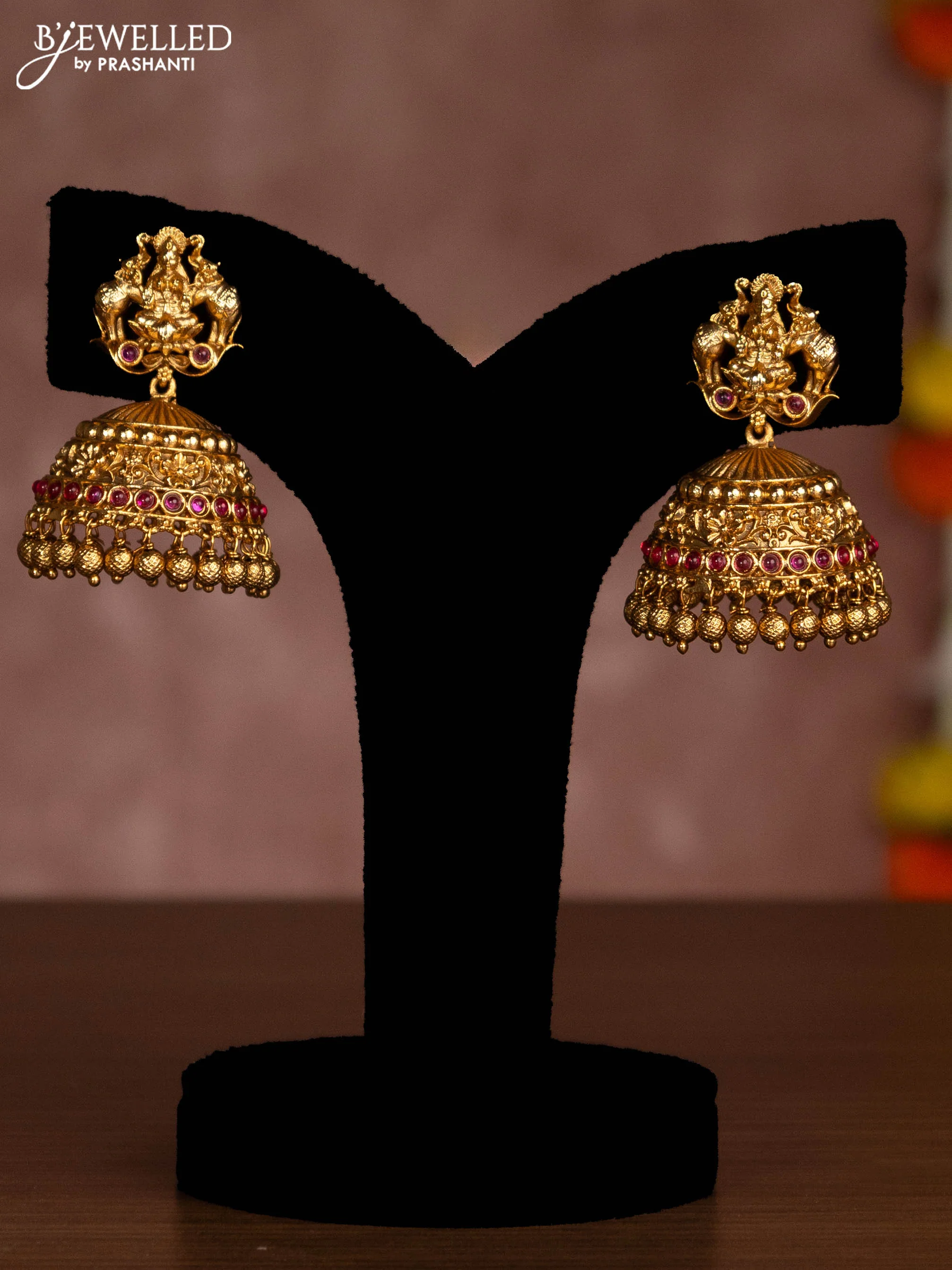 Antique necklace lakshmi design with pink kemp stones and golden beads hanging - Image 2