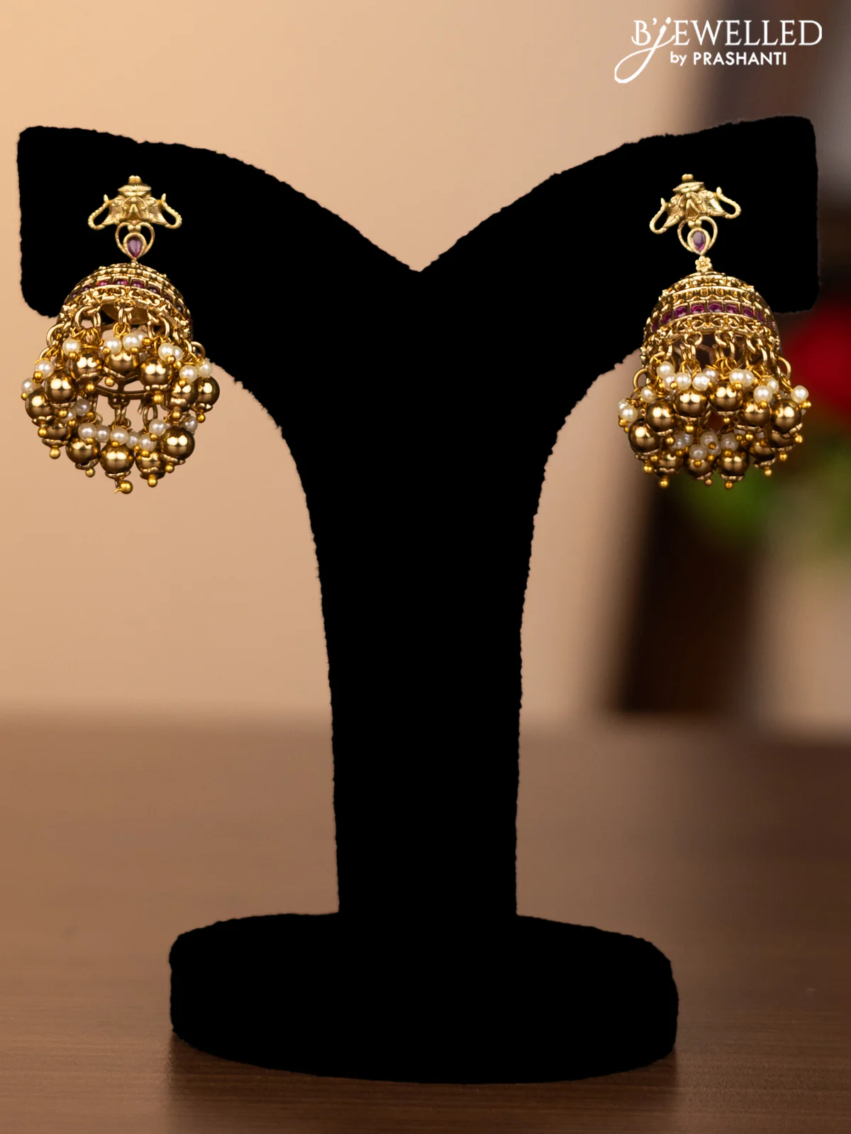 Antique necklace lakshmi pendant with kemp stones and pearl & golden besds hanging - Image 2