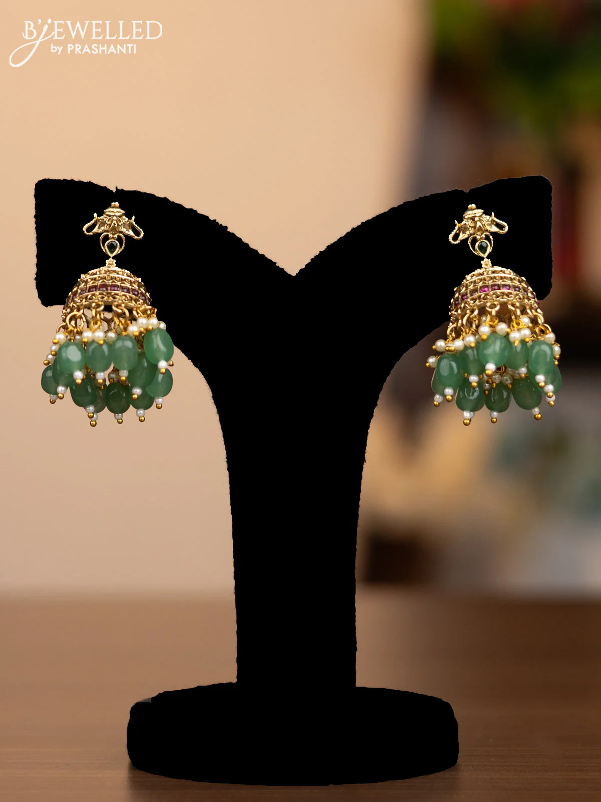 Antique necklace lakshmi pendant with kemp stones and pearl & green besds hanging - Image 2