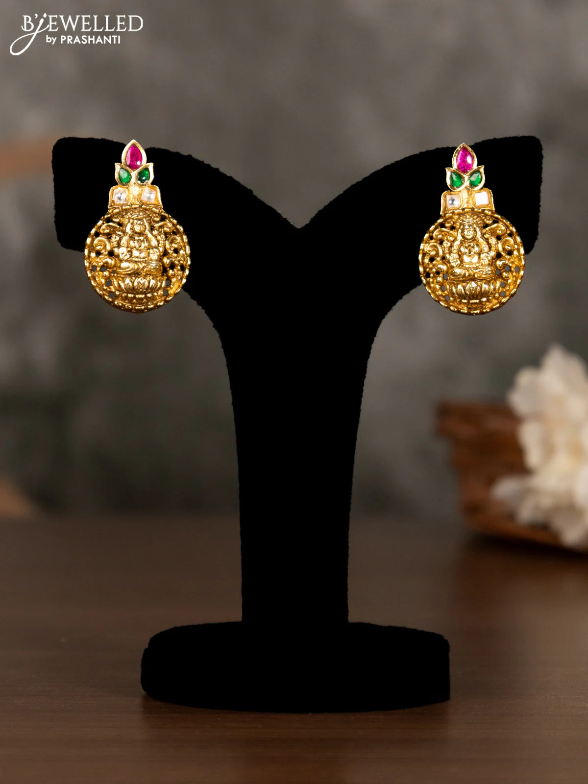 Antique pendant set lakshmi design with kemp and kundan stones - Image 2