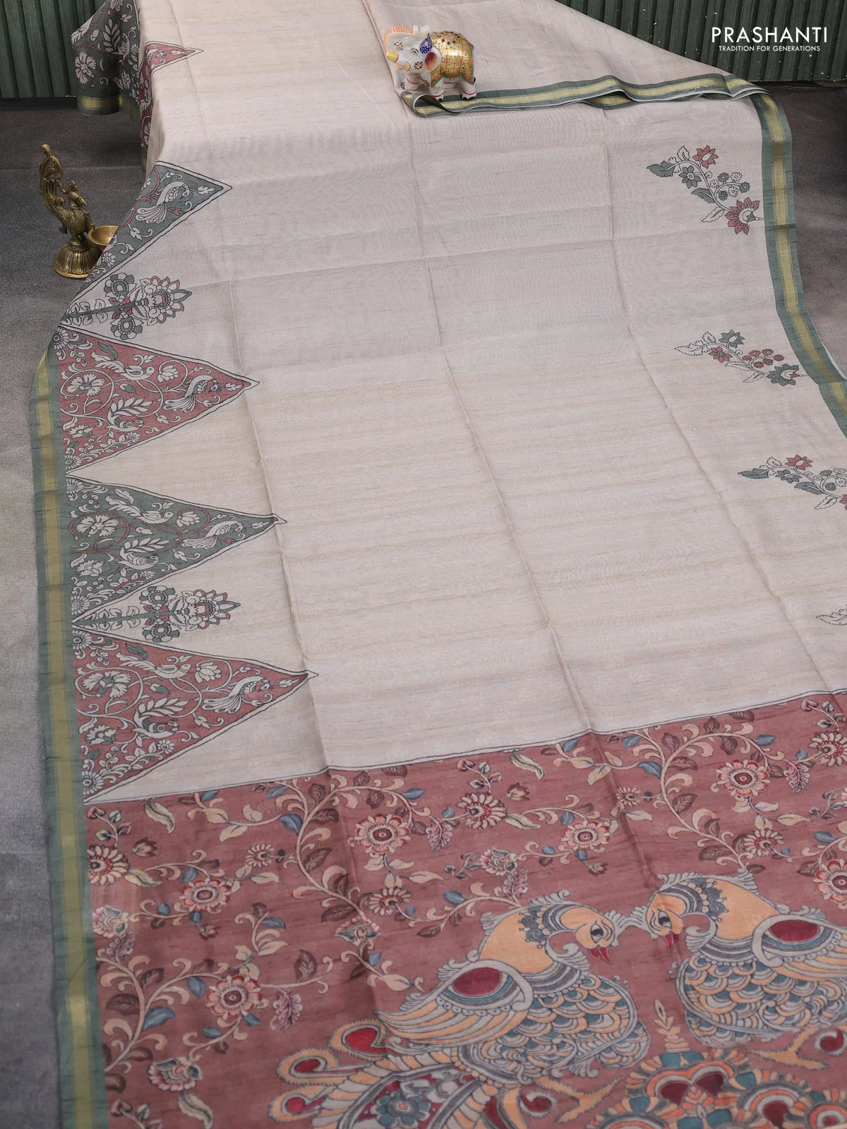 Art linen saree beige and brown with plain body and kalamkari printed pallu - Image 2