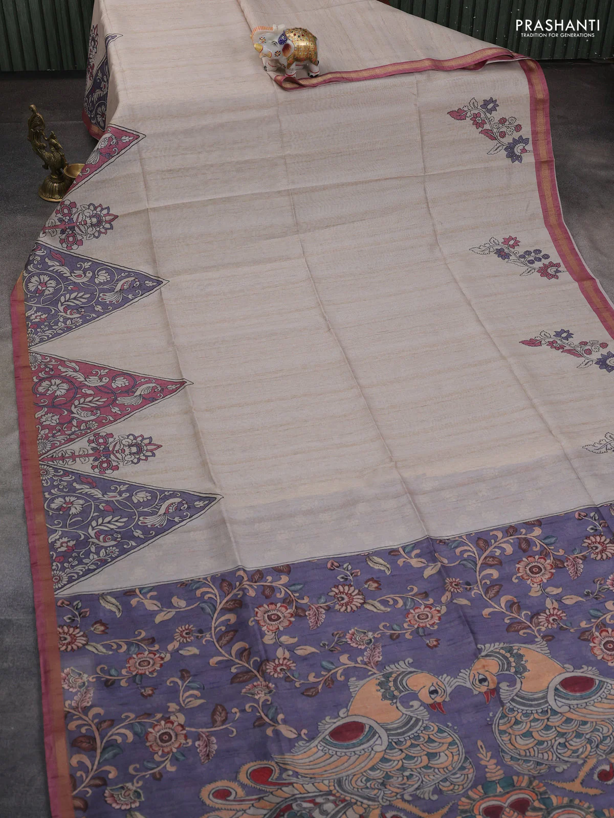 Art linen saree beige and grey peach pink with plain body and kalamkari printed pallu - Image 2