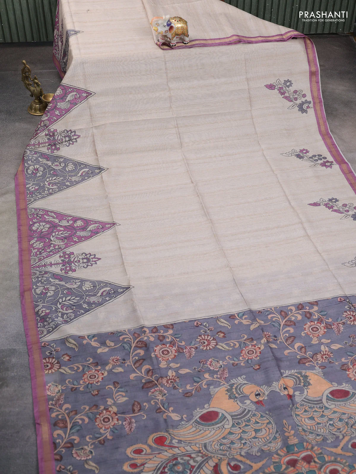Art linen saree beige and grey with plain body and kalamkari printed pallu - Image 2