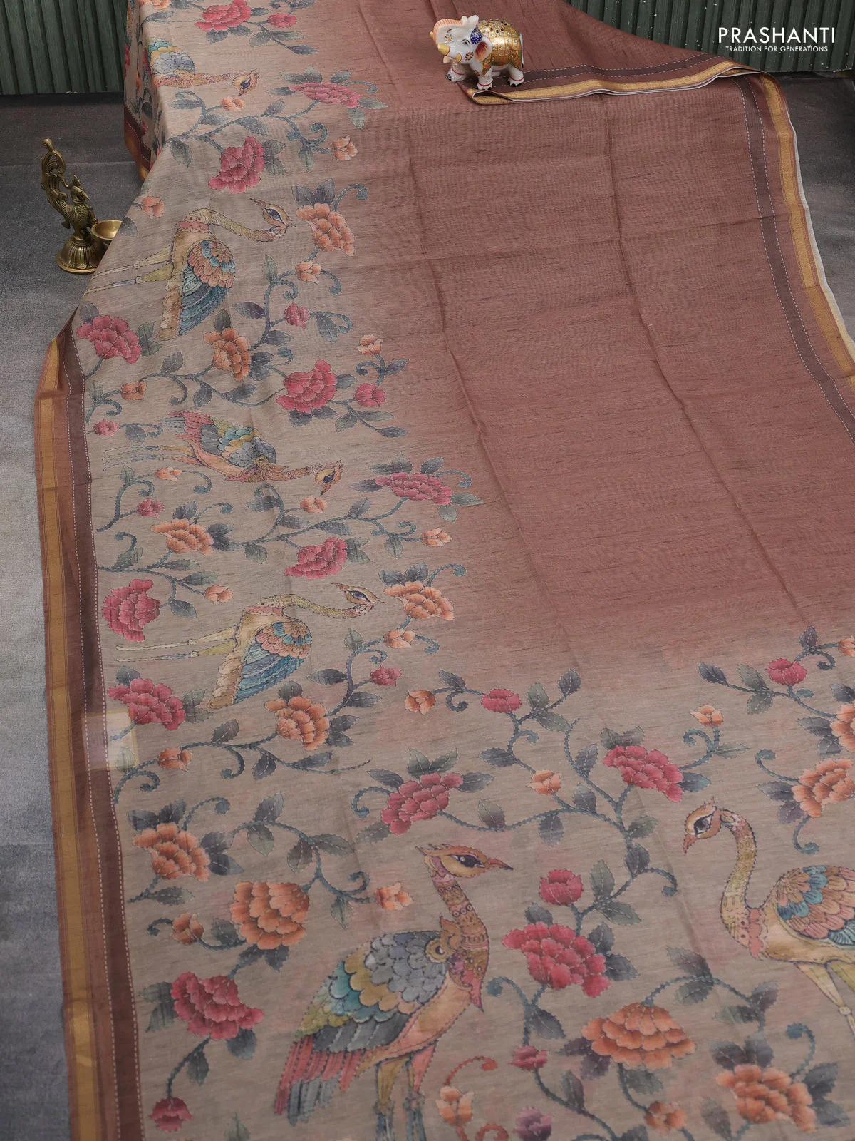 Art linen saree brown and pastel green with plain body and printed pallu - Image 2