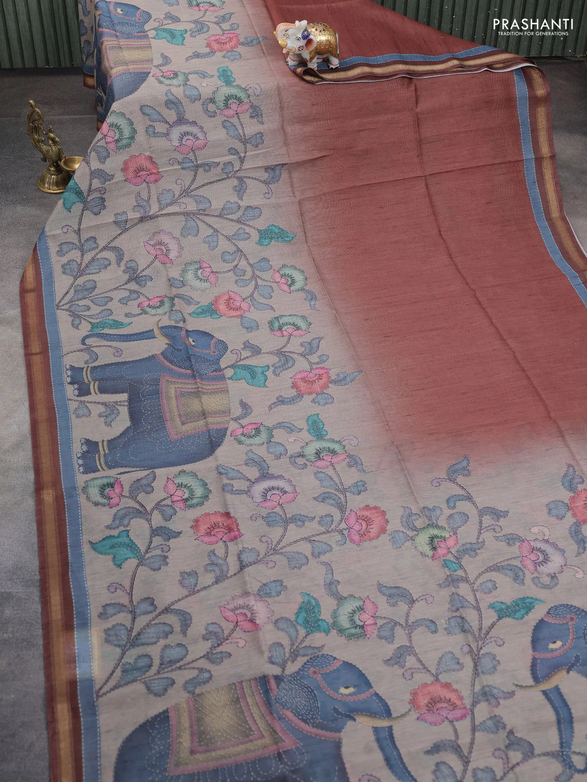 Art linen saree brown and pastel grey with allover kalamkari prints and zari woven border - Image 2