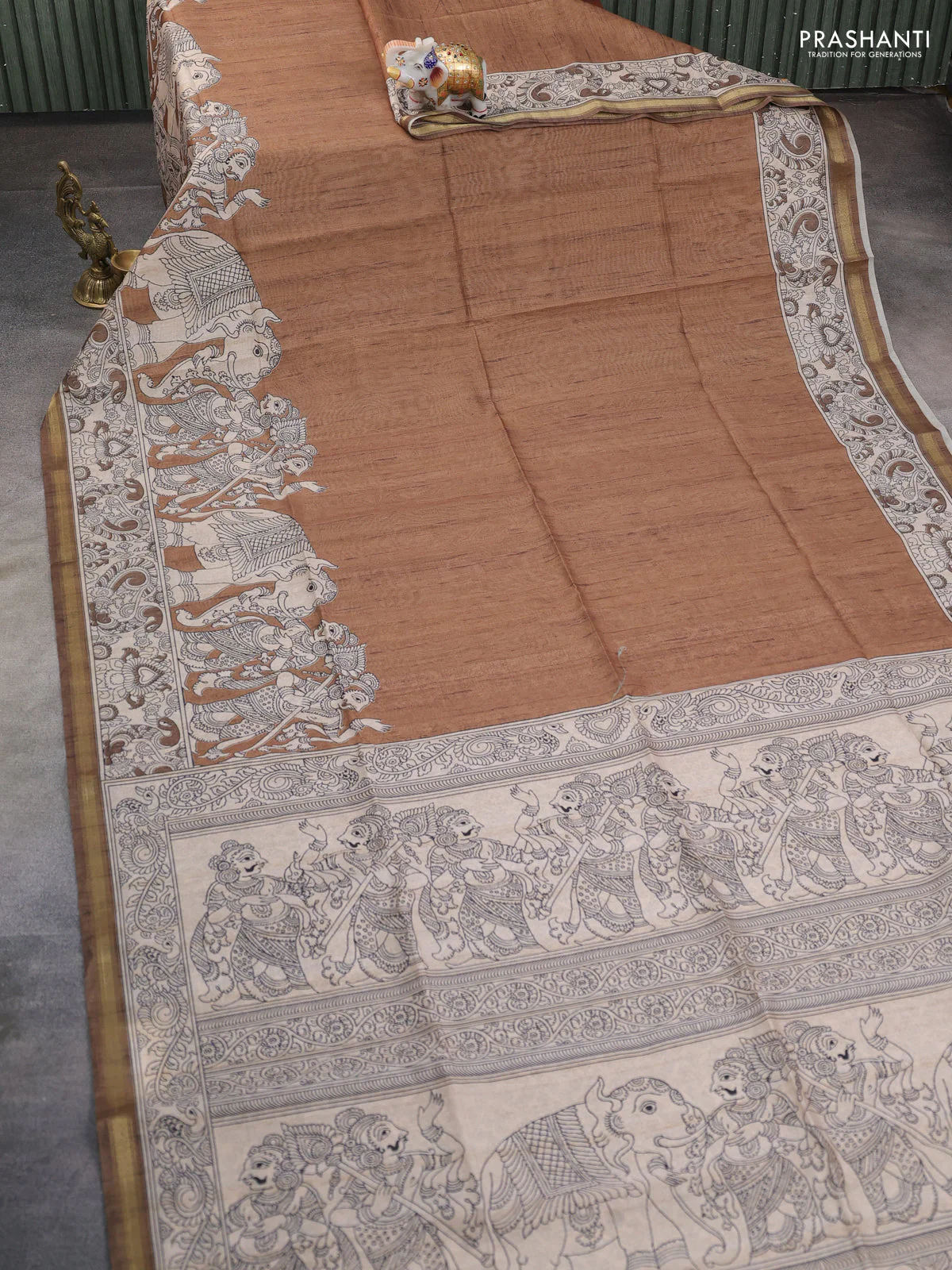 Art linen saree dark mustard and beige with plain body and kalamkari printed pallu - Image 2
