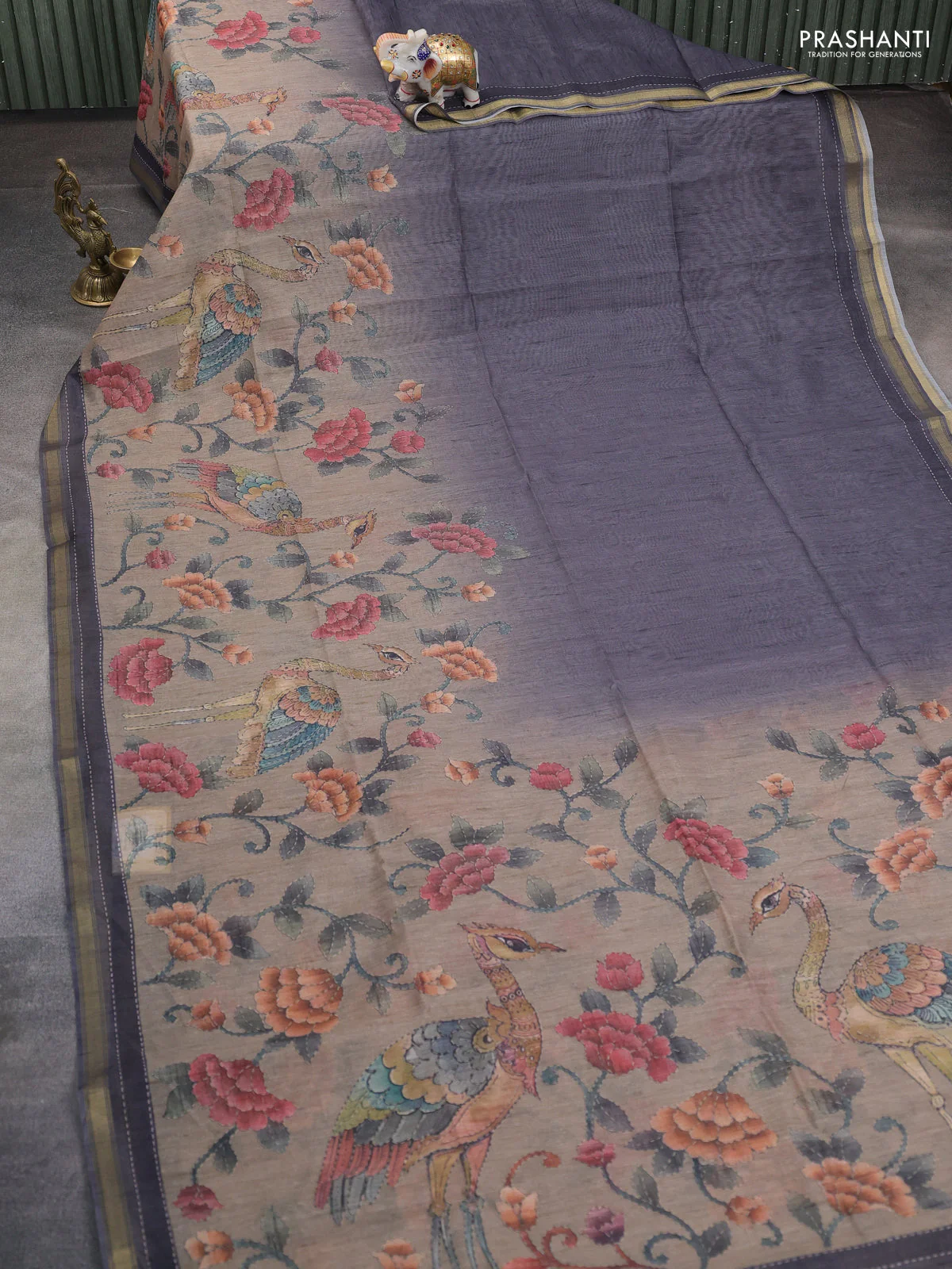 Art linen saree grey and beige with plain body and printed pallu - Image 2