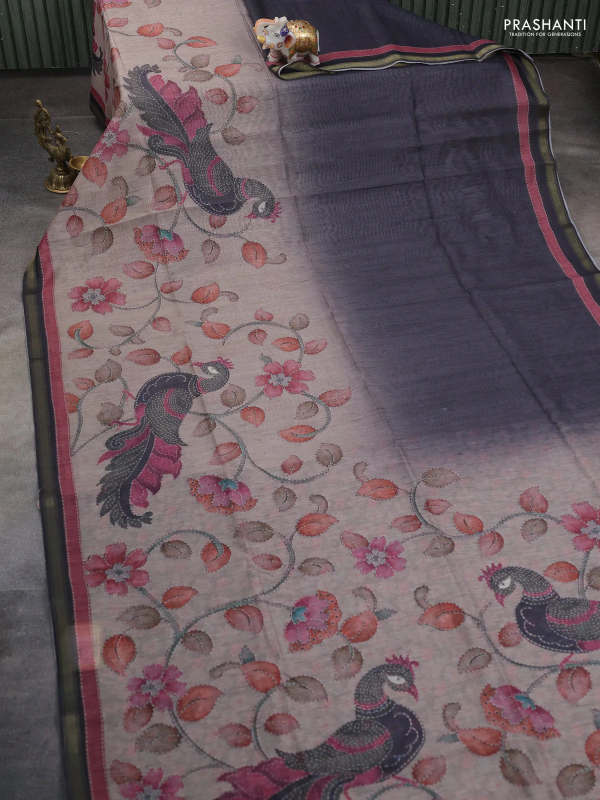 Art linen saree grey and pastel grey with plain body and kalamkari printed pallu - Image 2
