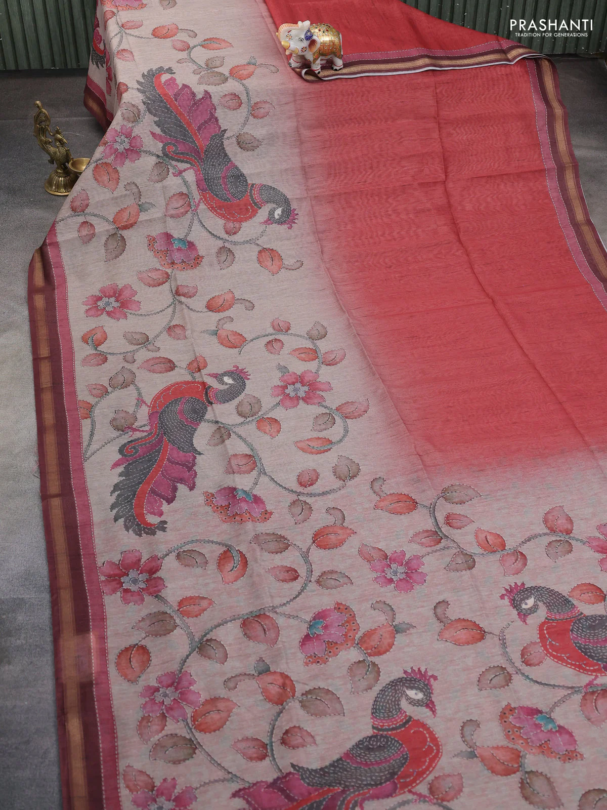 Art linen saree mauve pink and pastel grey with plain body and kalamkari printed pallu - Image 2