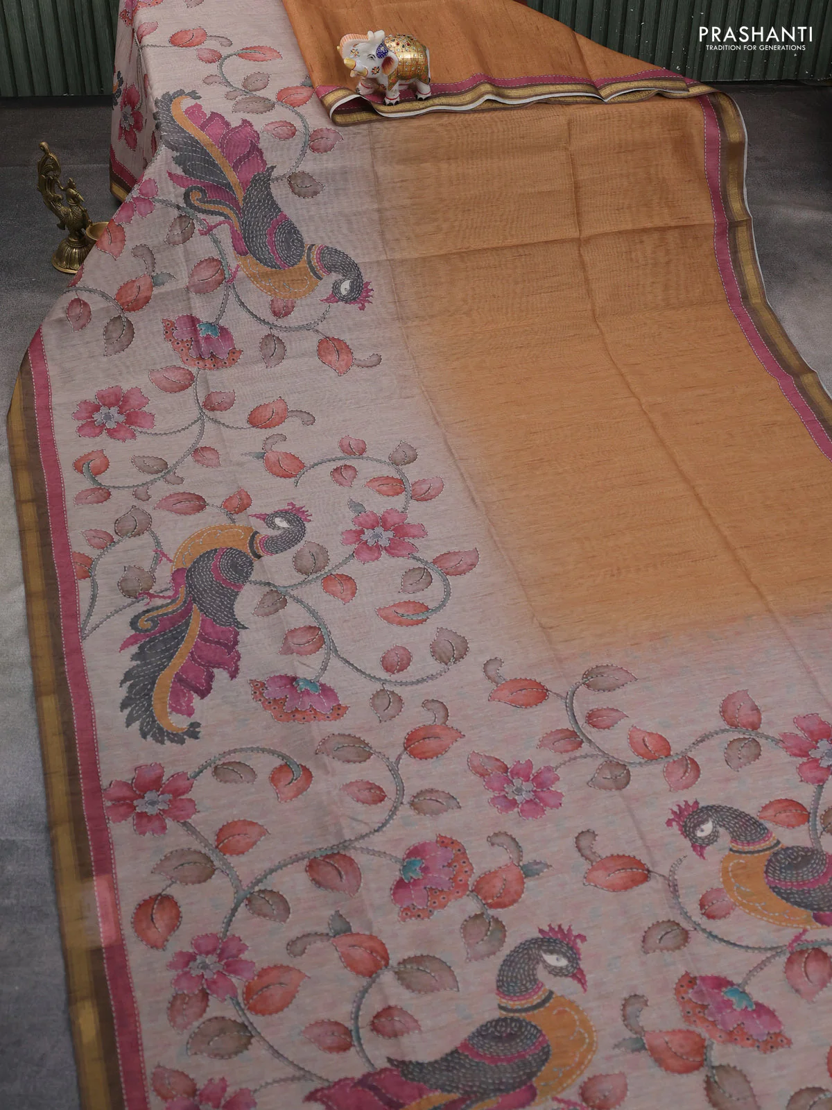 Art linen saree mustard shade and pastel grey with plain body and kalamkari printed pallu - Image 2