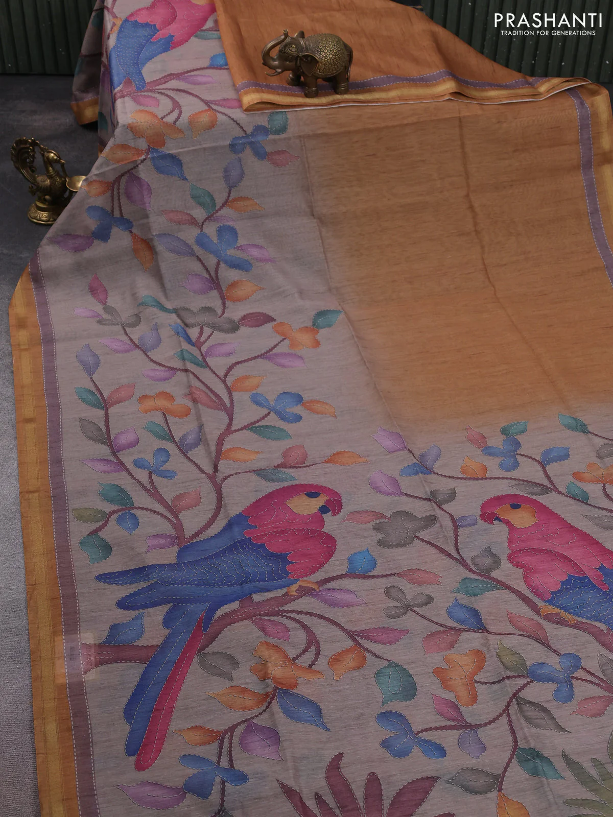 Art linen saree mustard shade and pastel grey with plain body and printed pallu - Image 2