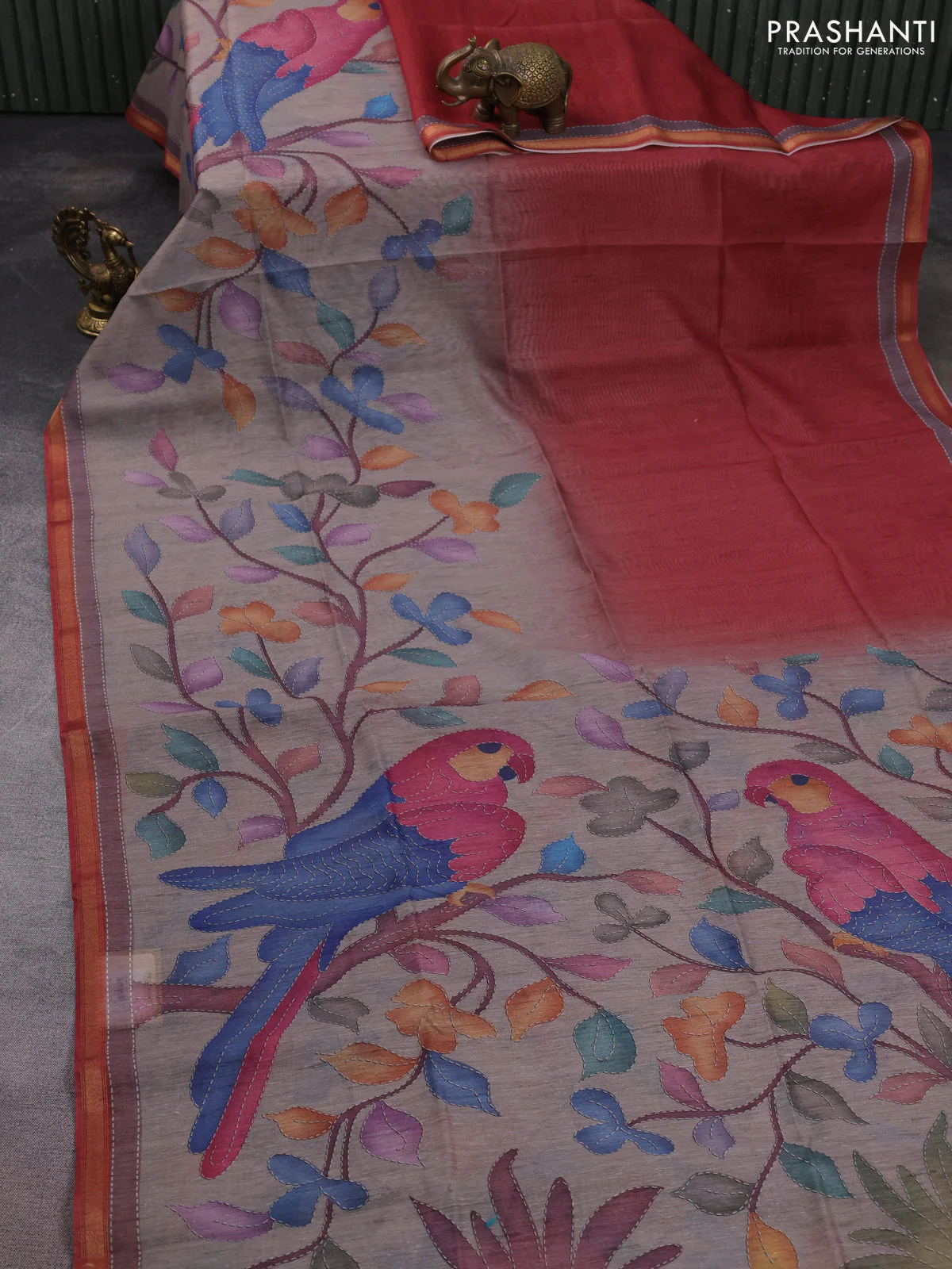 Art linen saree pastel brown and pastel grey with plain body and printed pallu - Image 2
