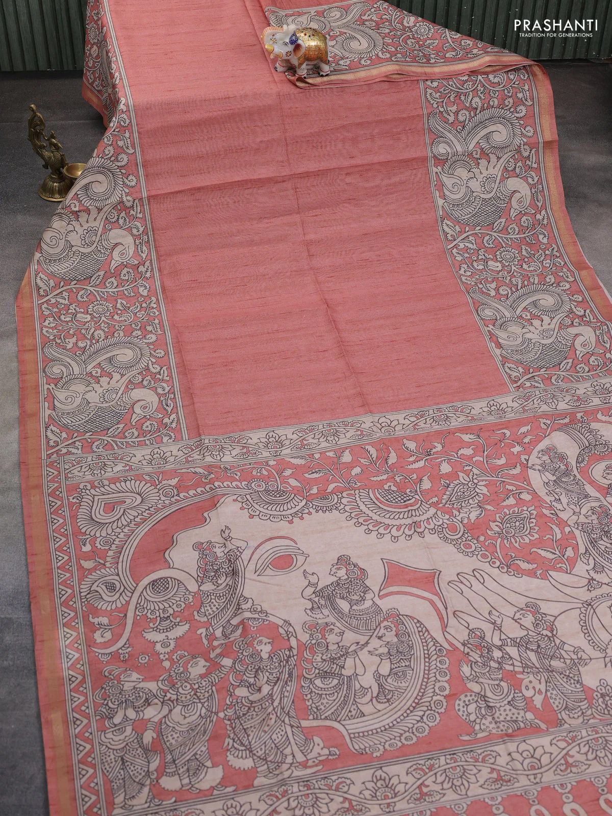 Art linen saree peach shade and beige with plain body and kalamkari printed pallu - Image 2