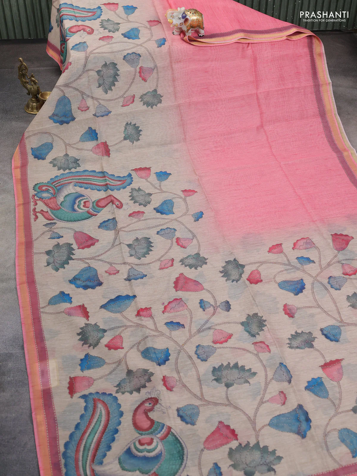 Art linen saree pink shade and beige with plain body and kalamkari printed pallu - Image 2