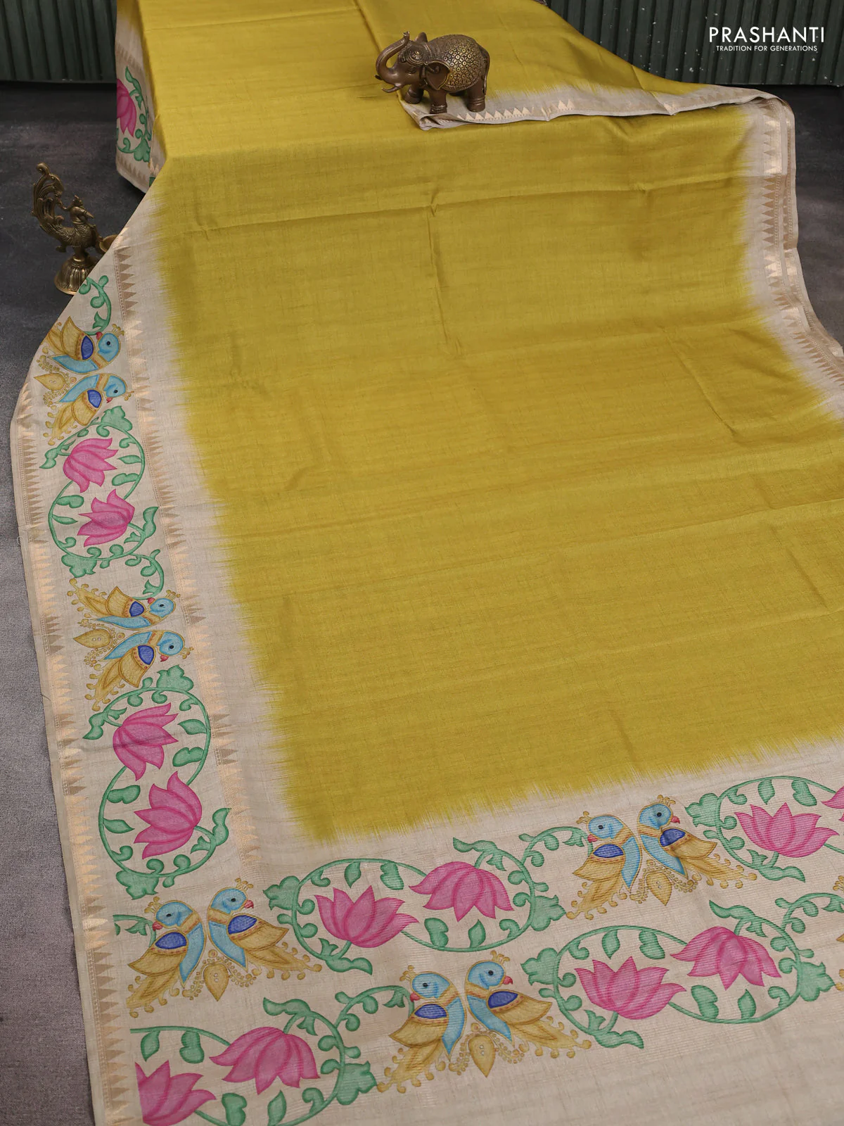Art tussar saree lime green and beige with plain body and tanjore printed border - Image 5