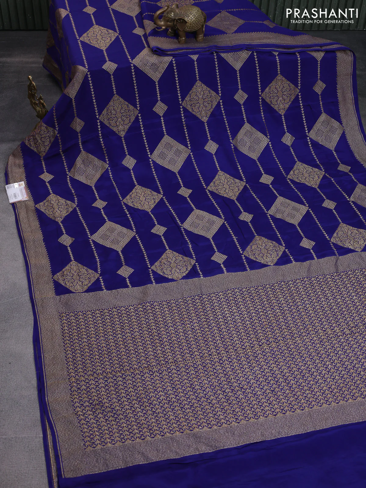 Banarasi crepe saree blue with allover thread & zari geometric weaves and woven border - Image 2
