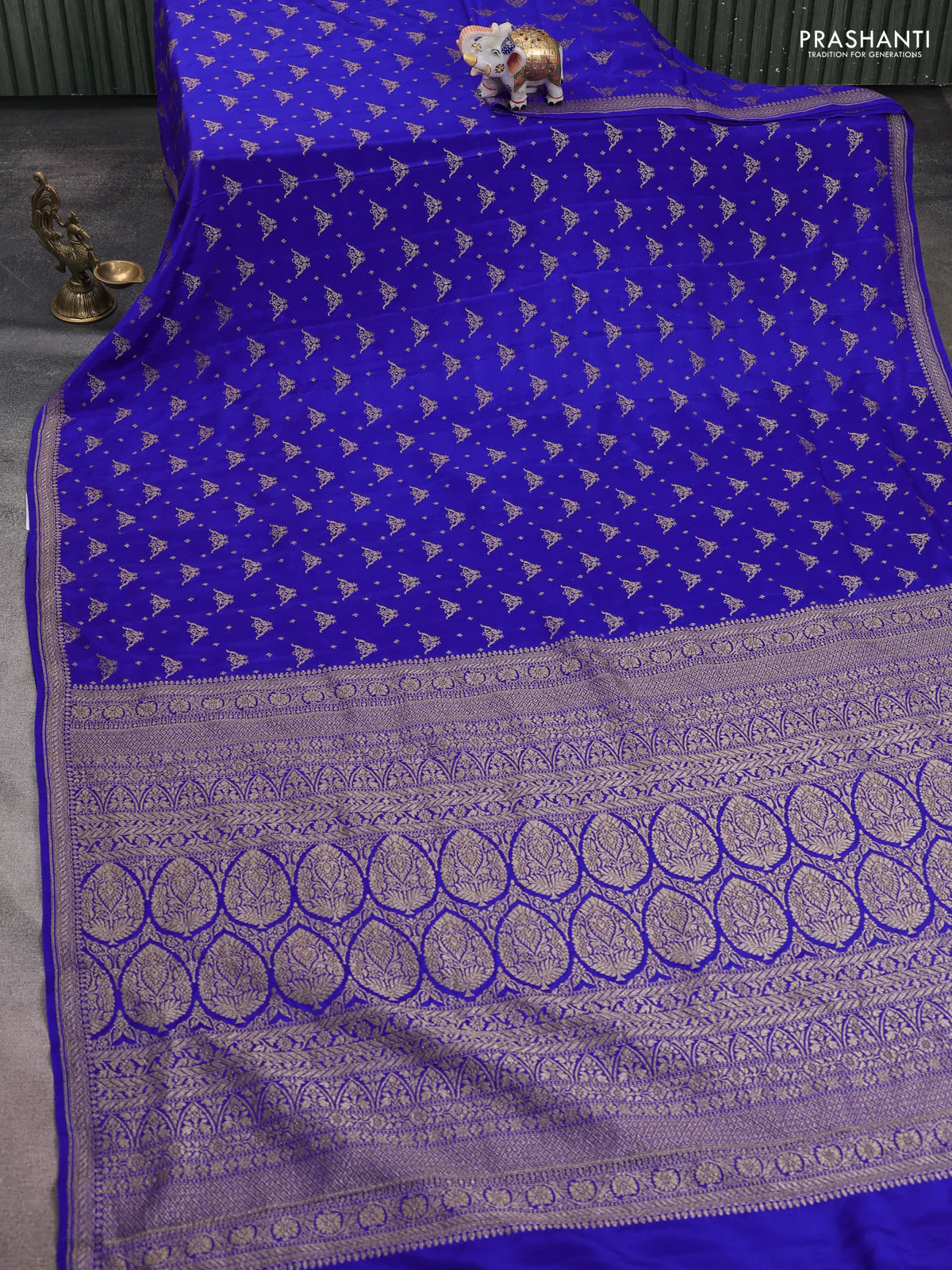 Banarasi crepe saree blue with allover thread & zari woven buttas and woven border - Image 2