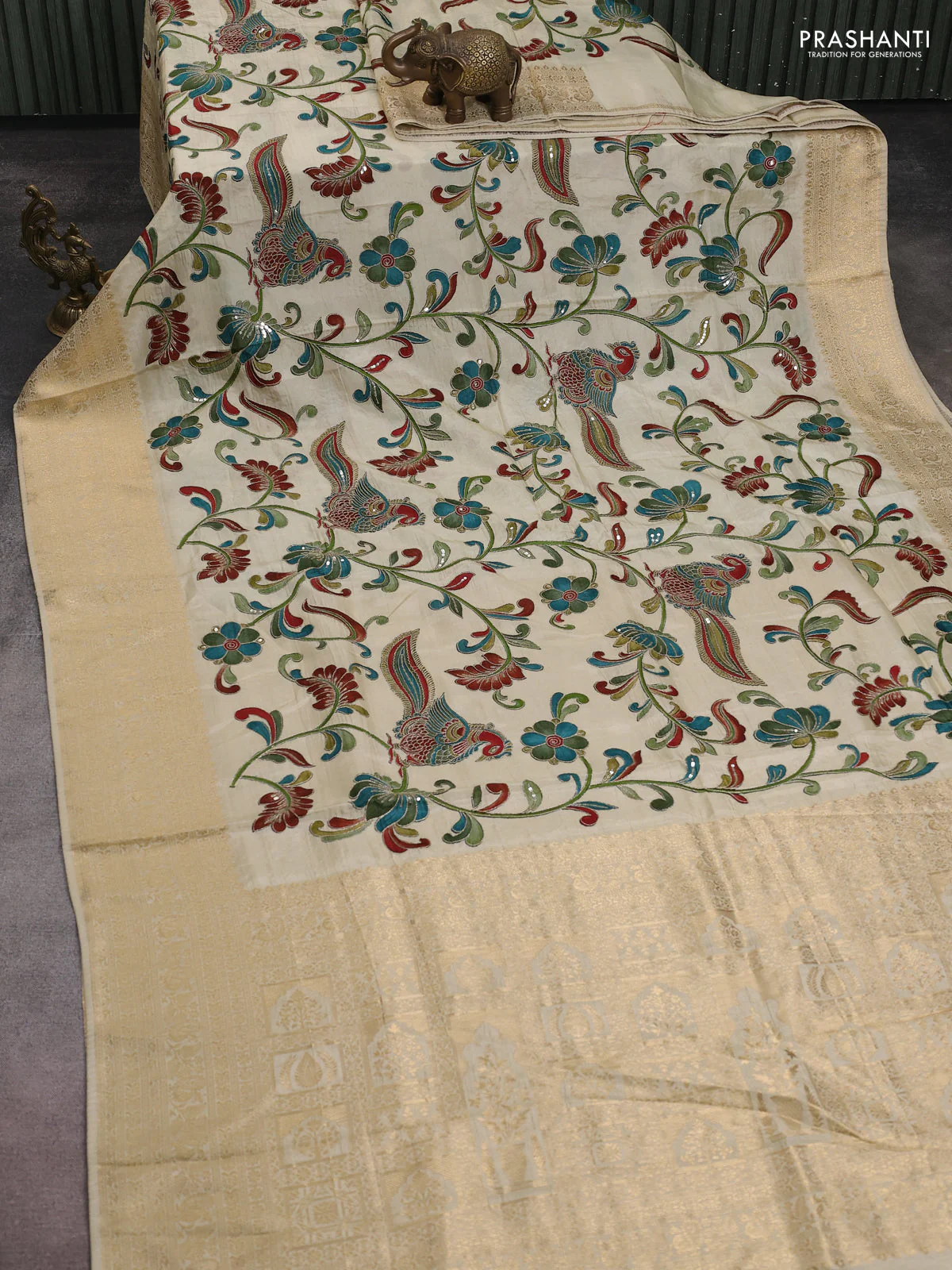 Banarasi crepe saree cream with kalamkari prints & sequin embroidery work and zari woven border - Image 2