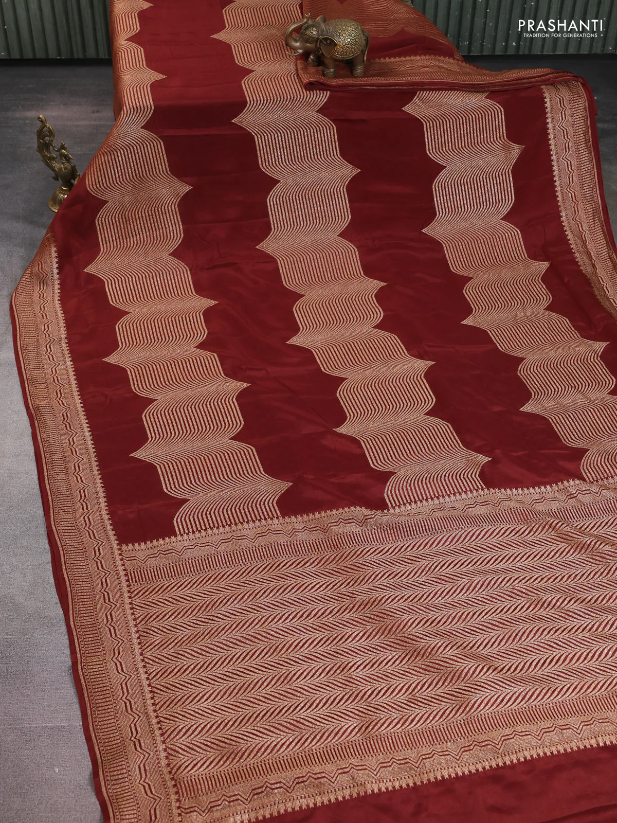 Banarasi crepe saree deep maroon with allover geometric weaves and woven border - Image 2