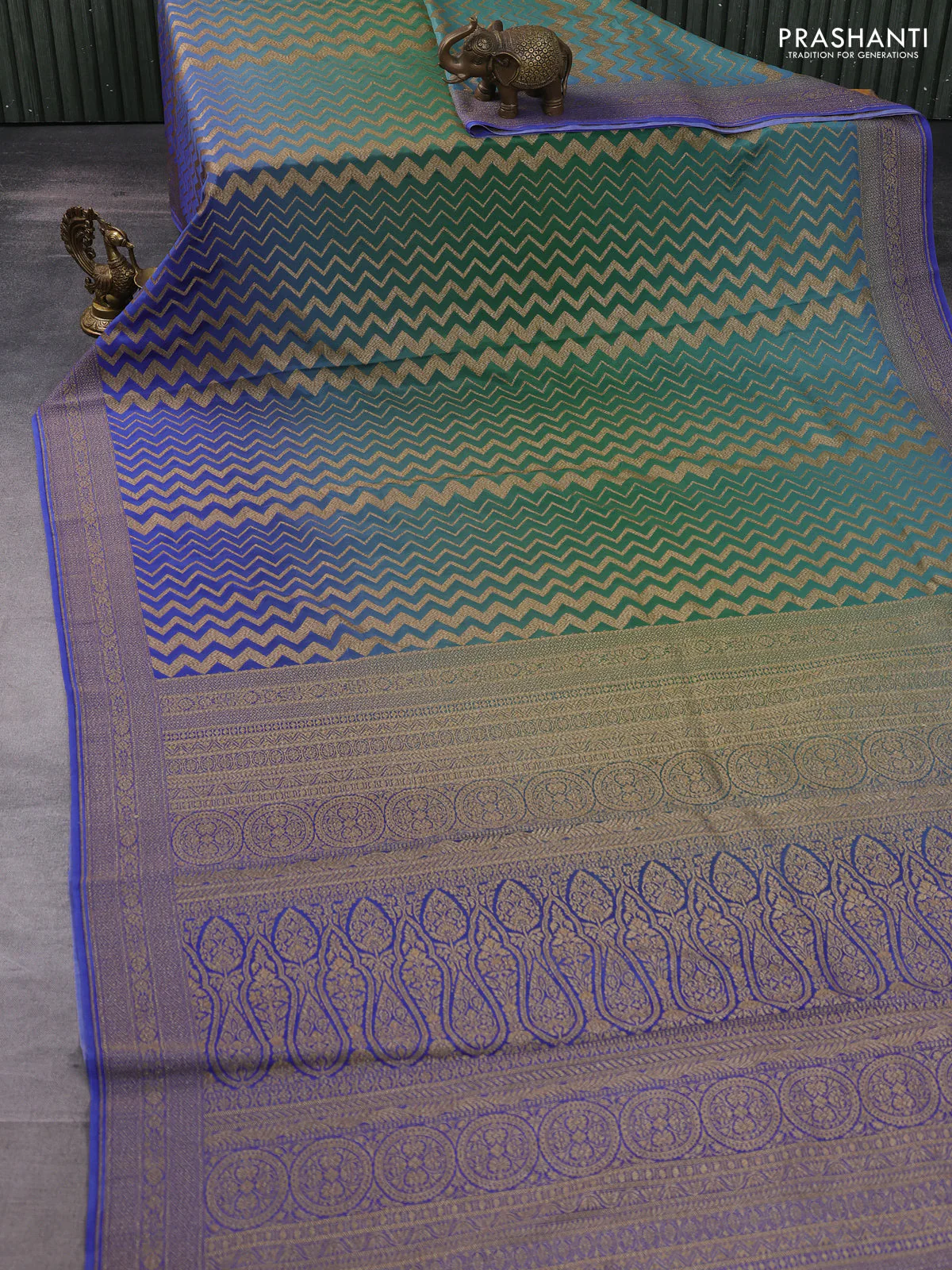 Banarasi crepe saree green and blue with allover thread & zari zig zag weaves and woven border - Image 2