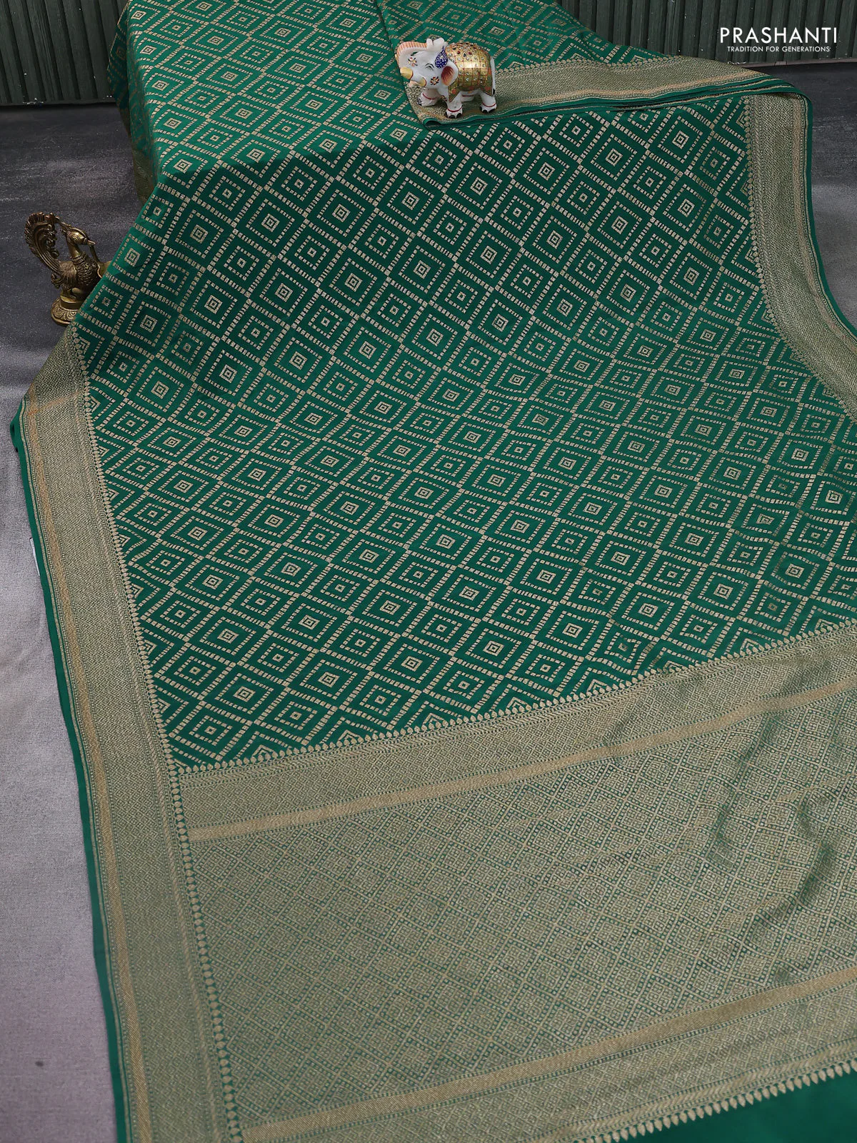 Banarasi crepe saree green with allover geometric weaves and woven border - Image 2