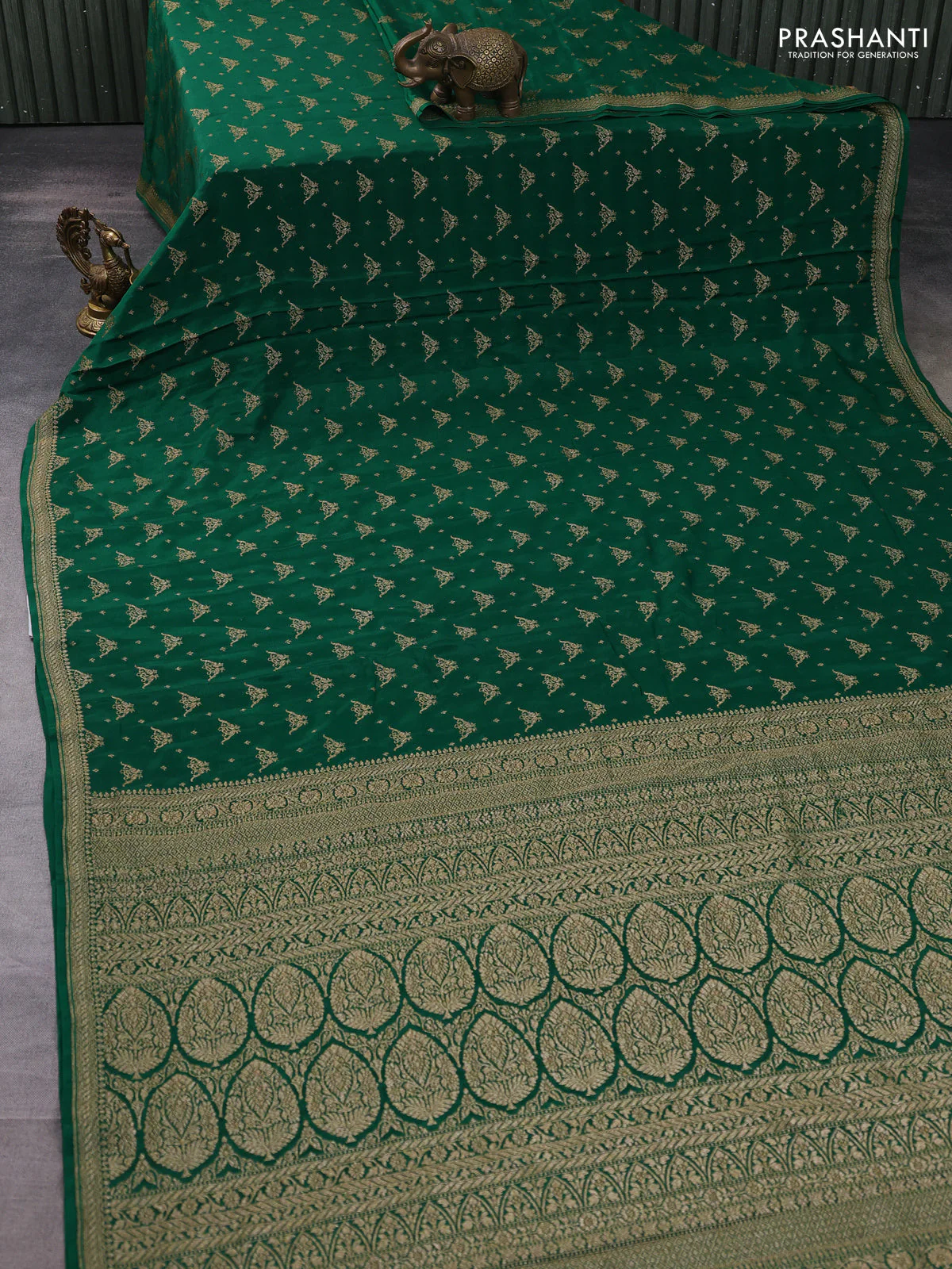 Banarasi crepe saree green with allover thread & zari woven buttas and woven border - Image 2