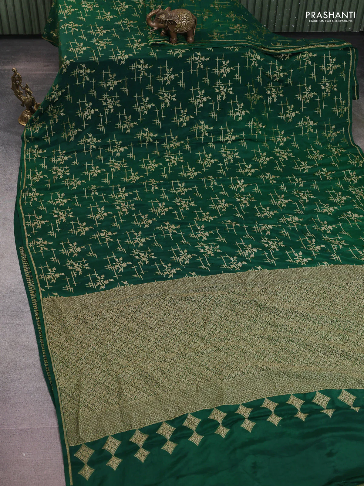 Banarasi crepe saree green with woven buttas in borderless style - Image 2