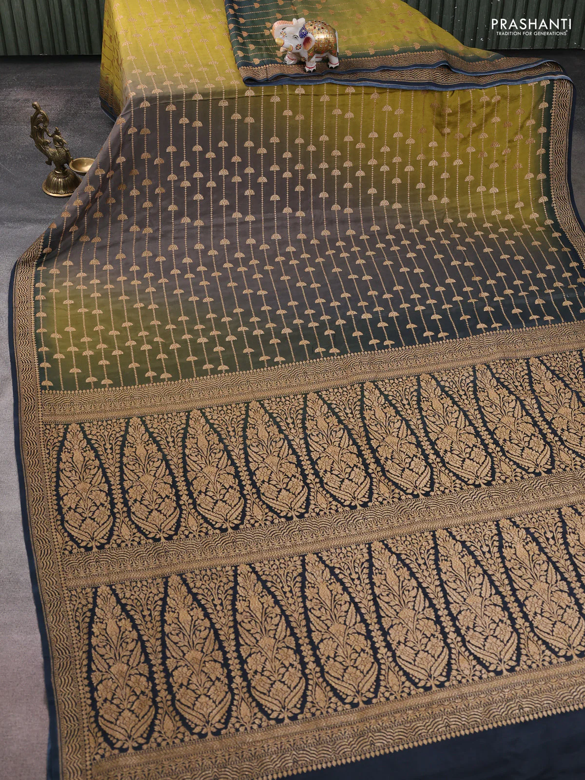 Banarasi crepe saree grey mehendi green and dark peacock green with allover thread & zari geometric weaves and woven border - Image 2