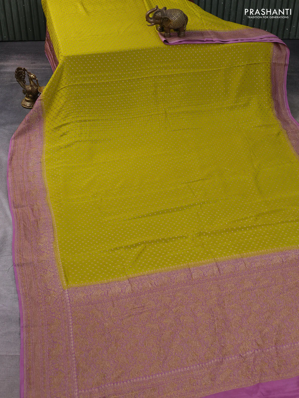 Banarasi crepe saree lime green and pastel pink with allover thread & zari woven buttas and woven buttas - Image 2