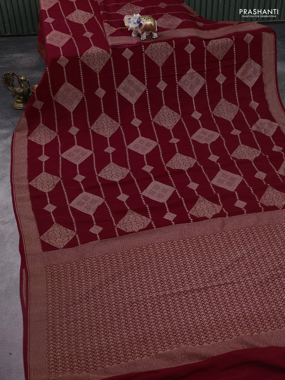 Banarasi crepe saree maroon with allover geometric weaves and woven border - Image 2