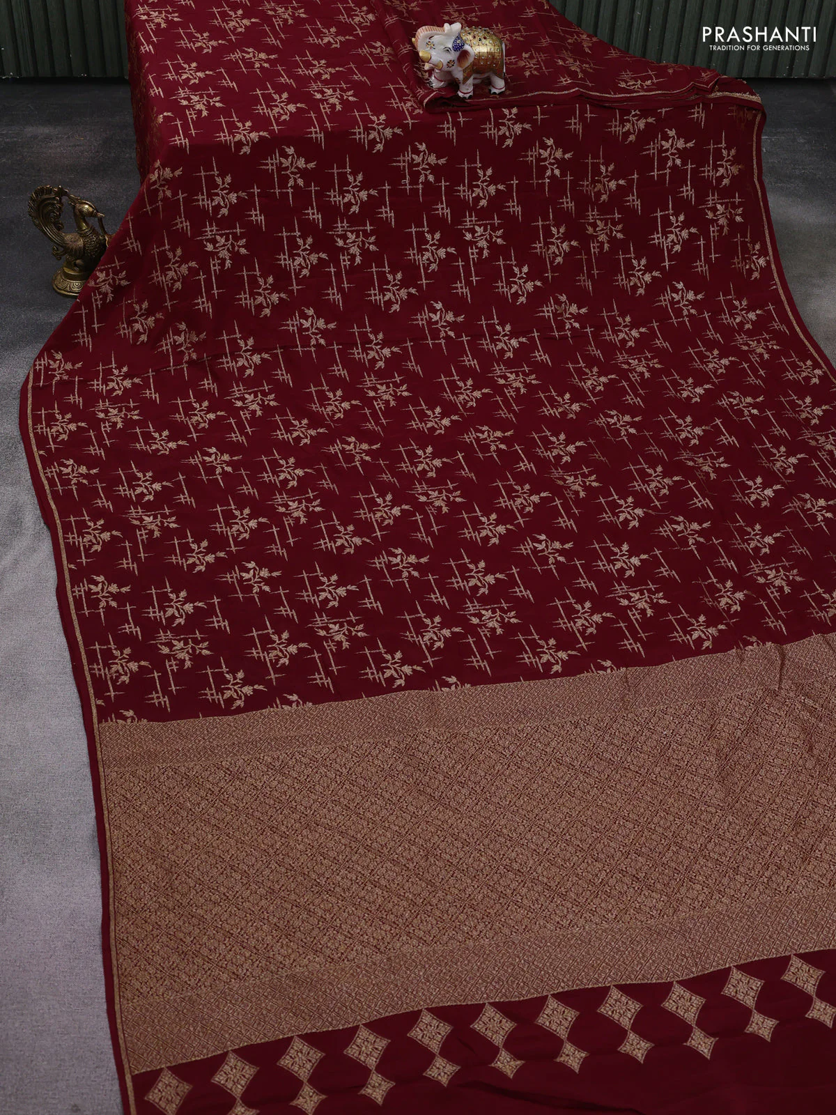 Banarasi crepe saree maroon with woven buttas in borderless style - Image 2
