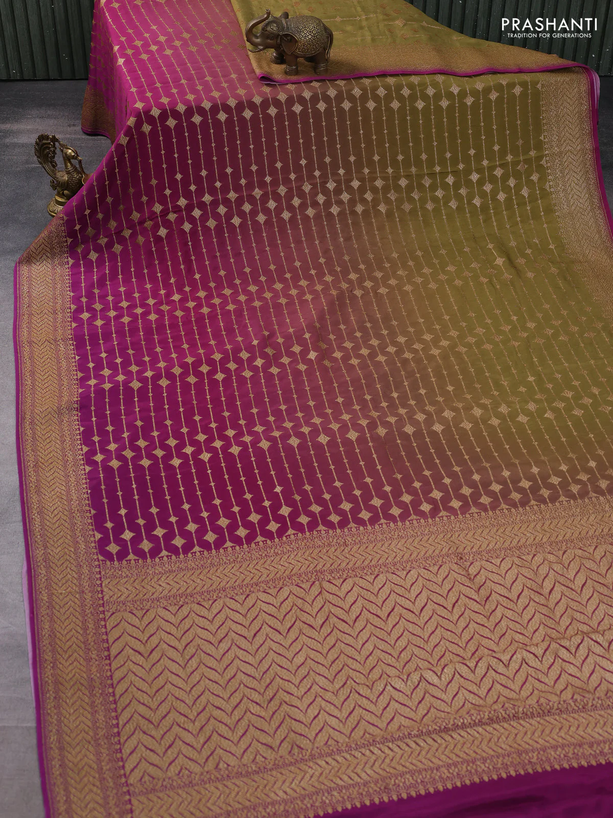 Banarasi crepe saree mehendi green and magenta pink with allover thread & zari geometric weaves and woven border - Image 2