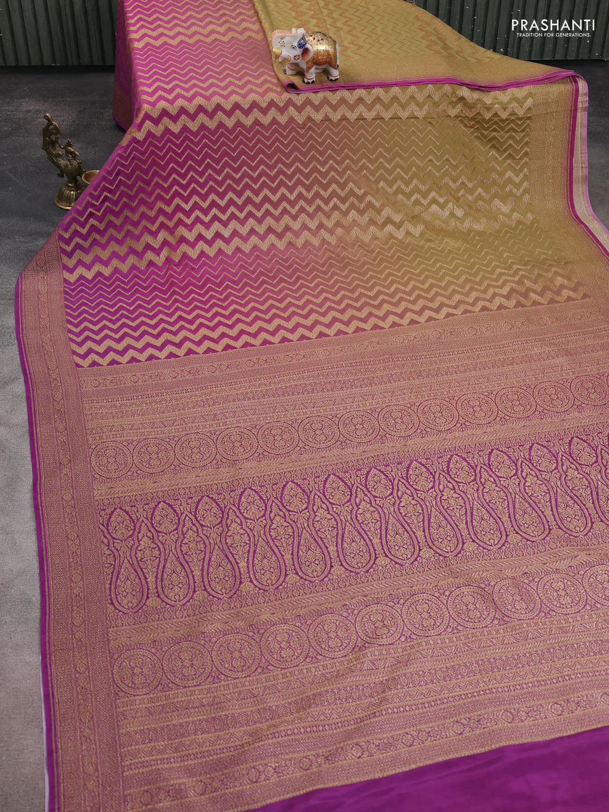 Banarasi crepe saree mehendi green and purple with allover thread & zari zig zag weaves and woven border - Image 2